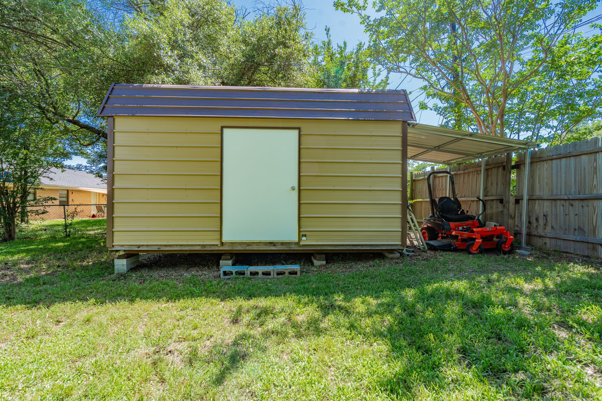 2120 Lisa Circle