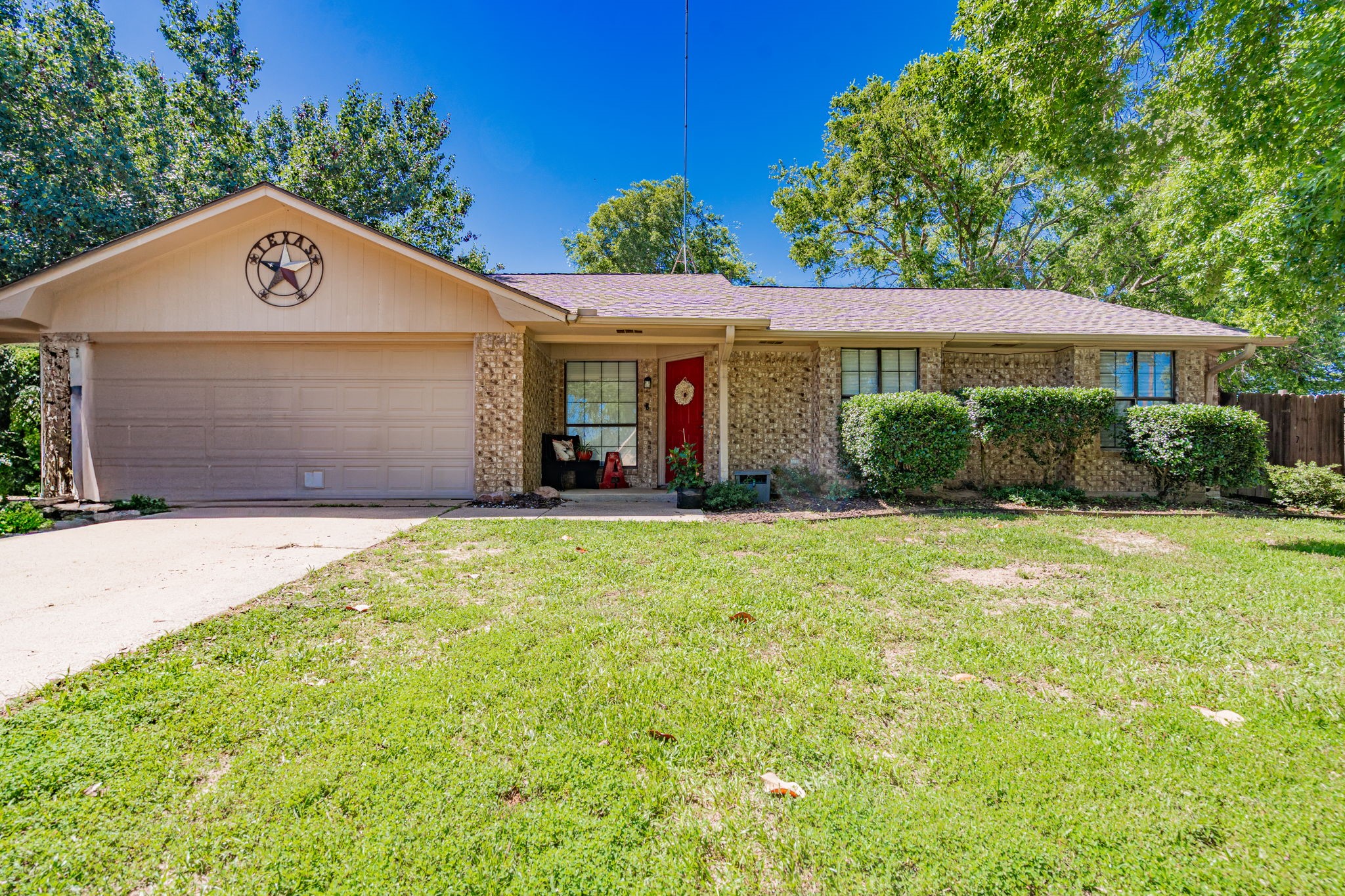 2120 Lisa Circle