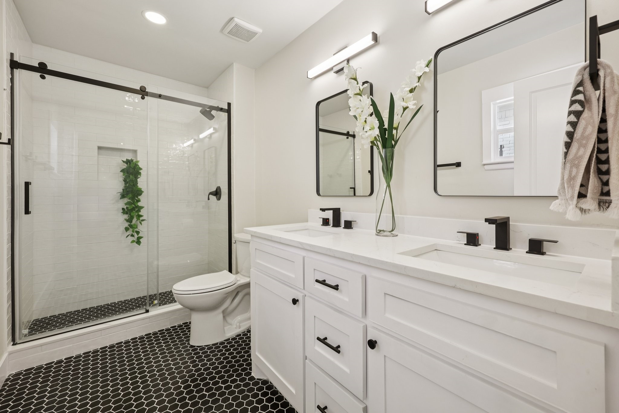 2121 Forest Oaks Drive