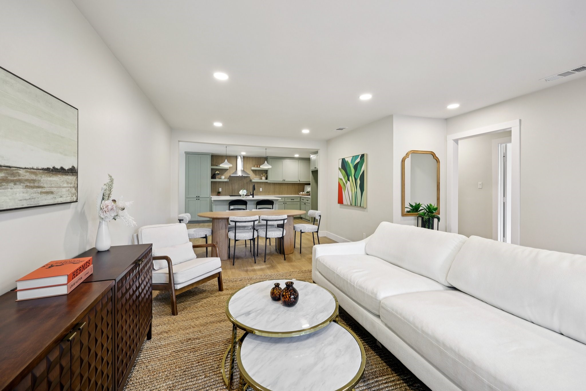 2121 Forest Oaks Drive