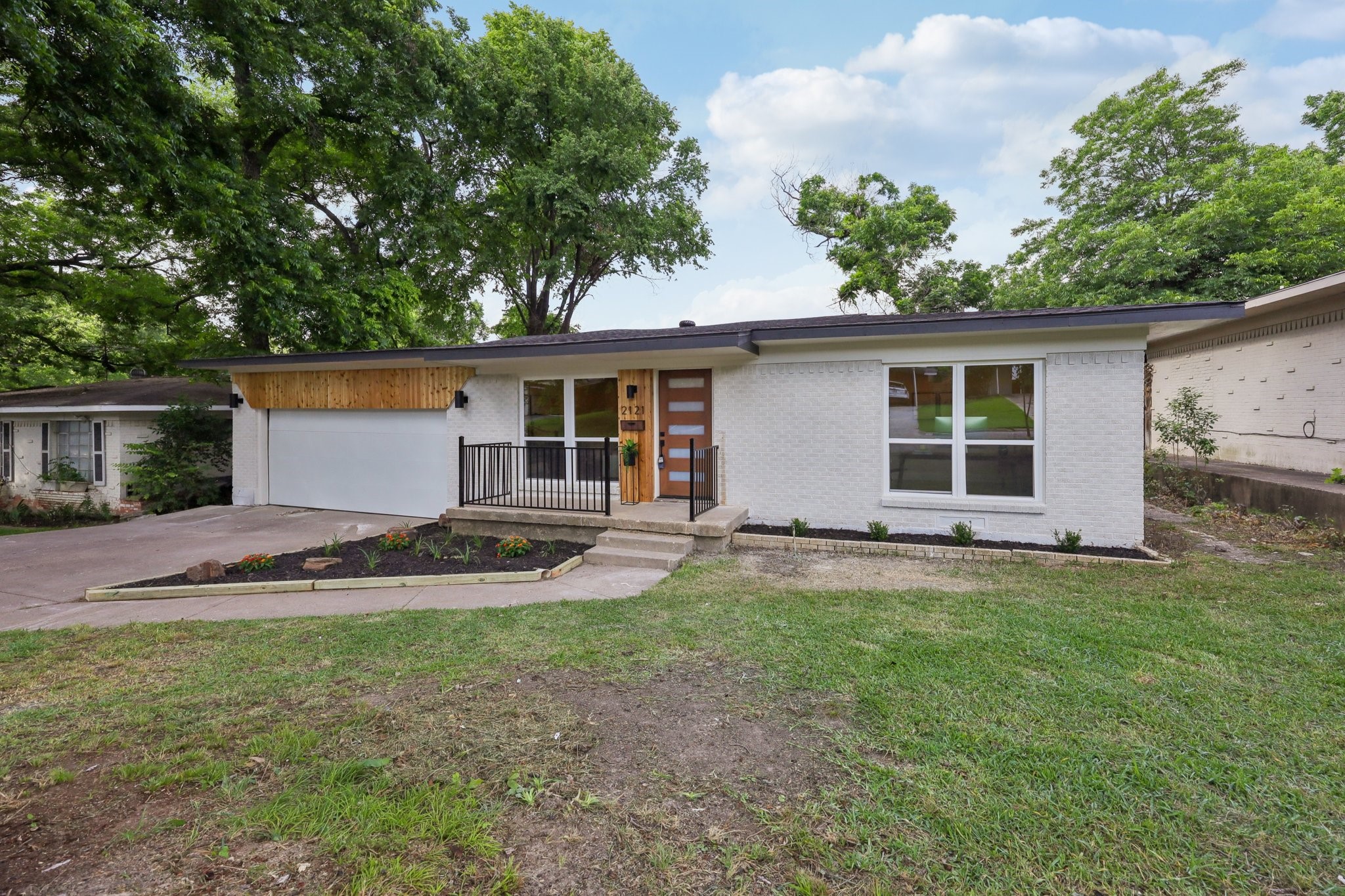 2121 Forest Oaks Drive