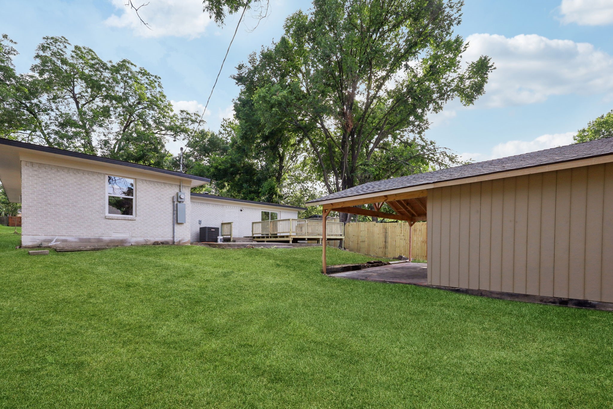 2121 Forest Oaks Drive