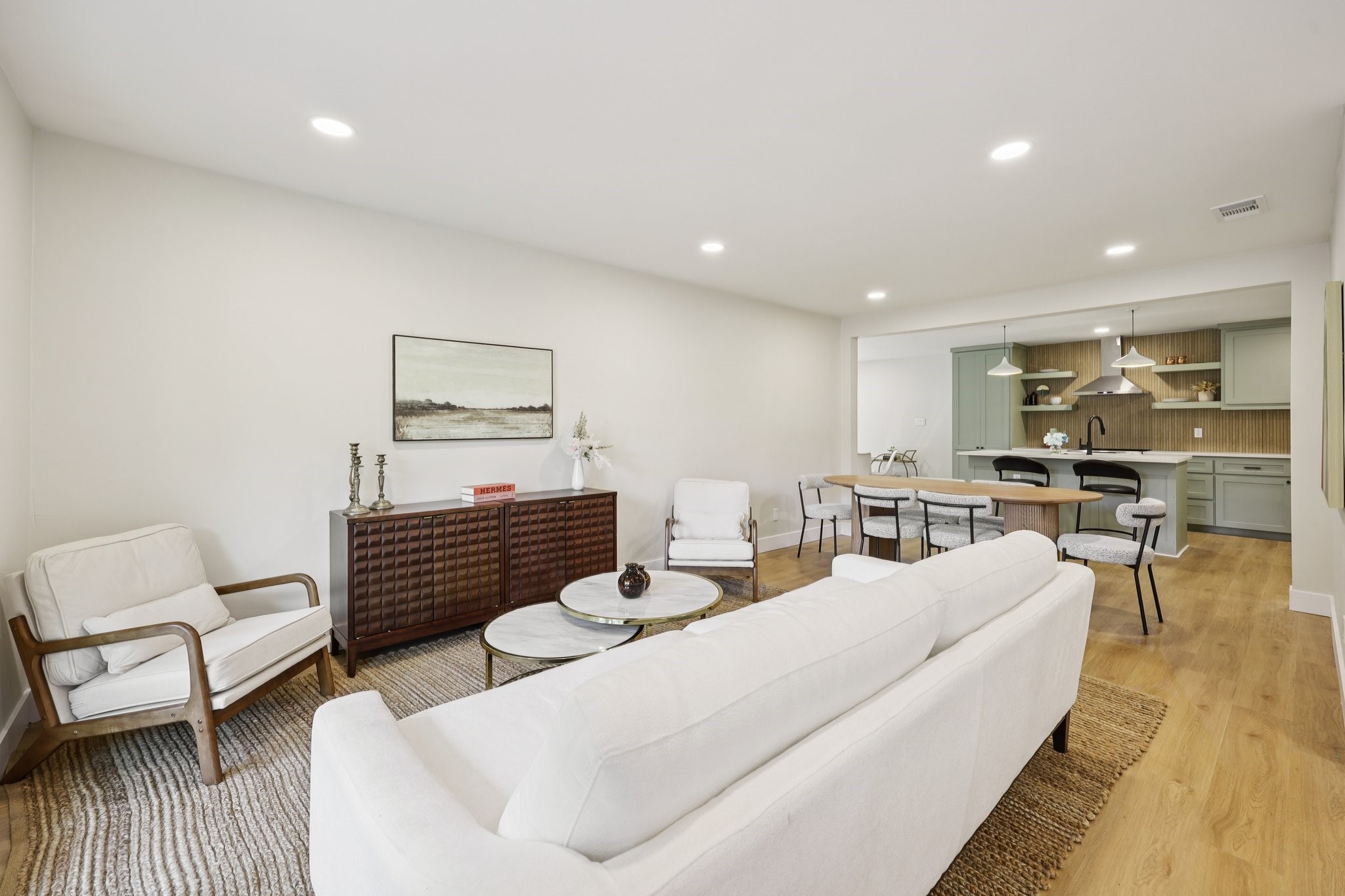 2121 Forest Oaks Drive