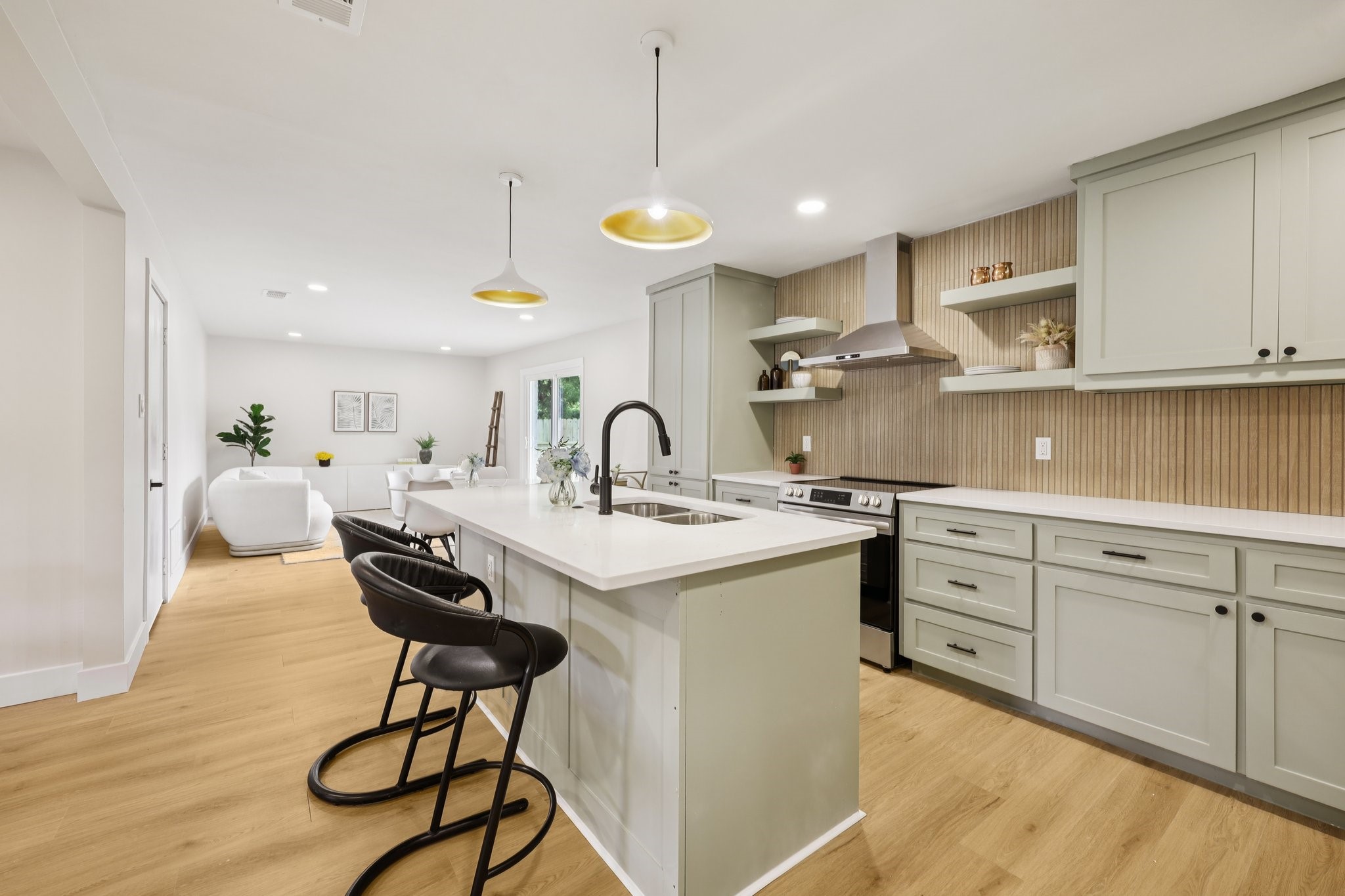 2121 Forest Oaks Drive