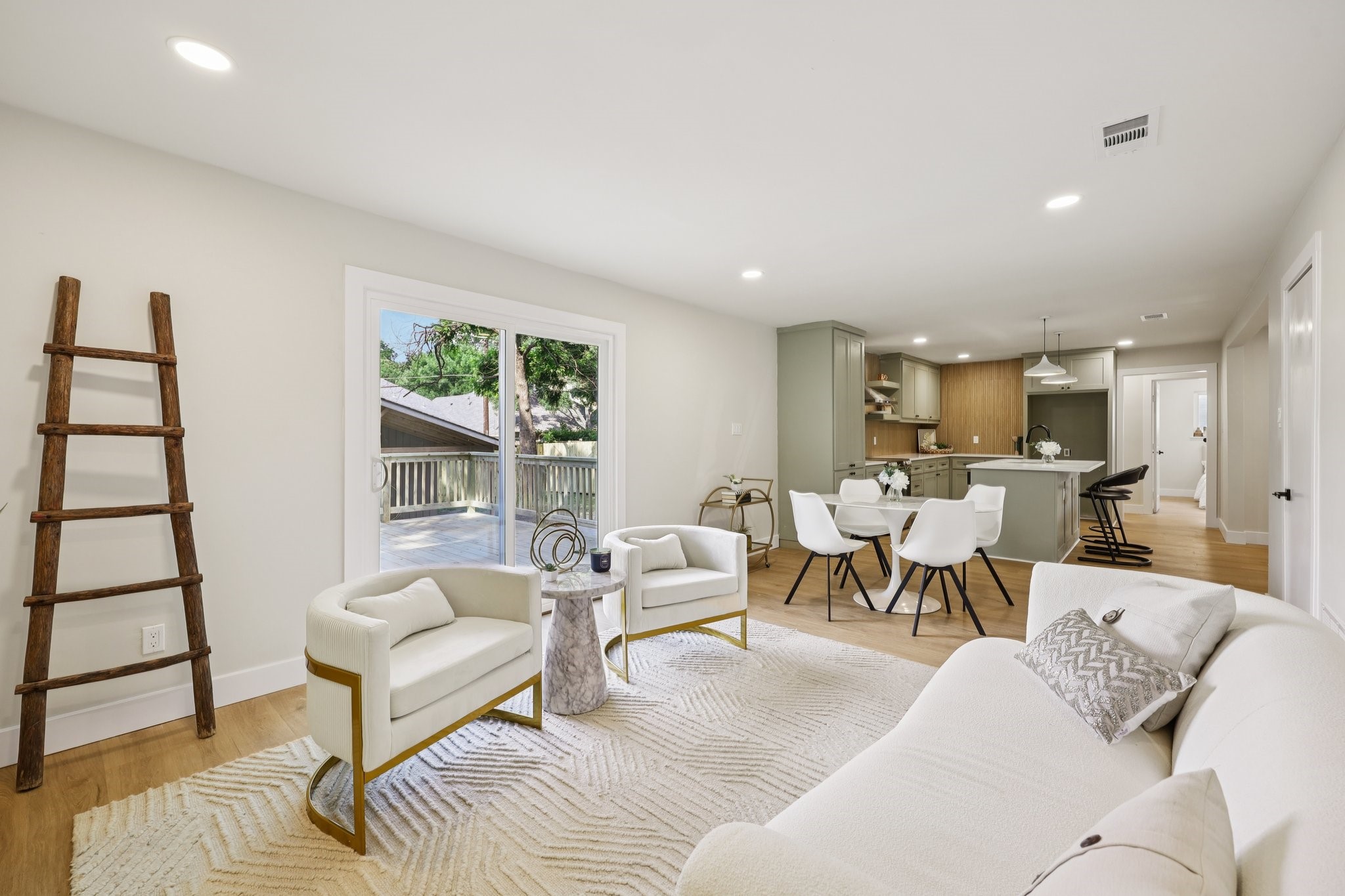 2121 Forest Oaks Drive