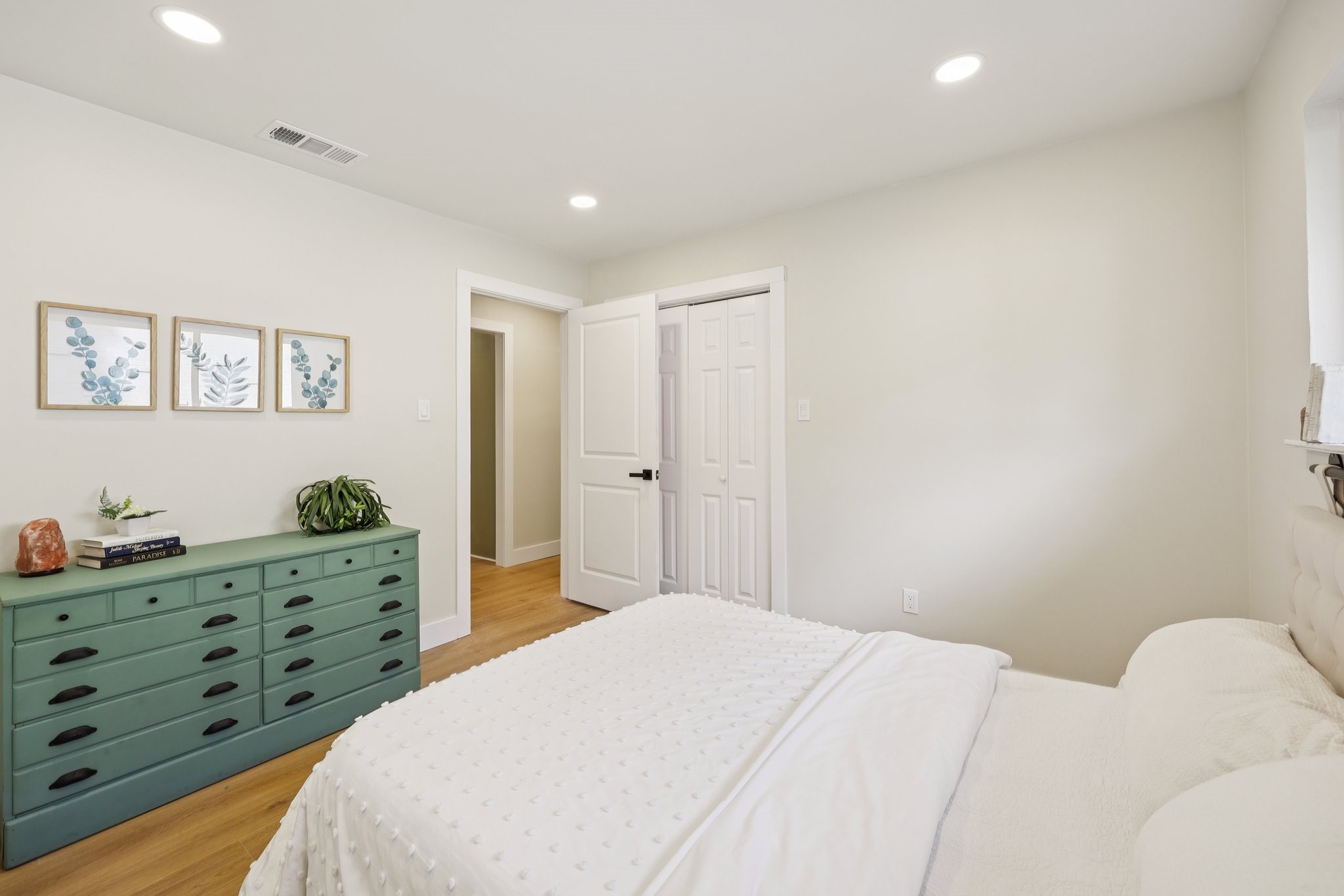 2121 Forest Oaks Drive