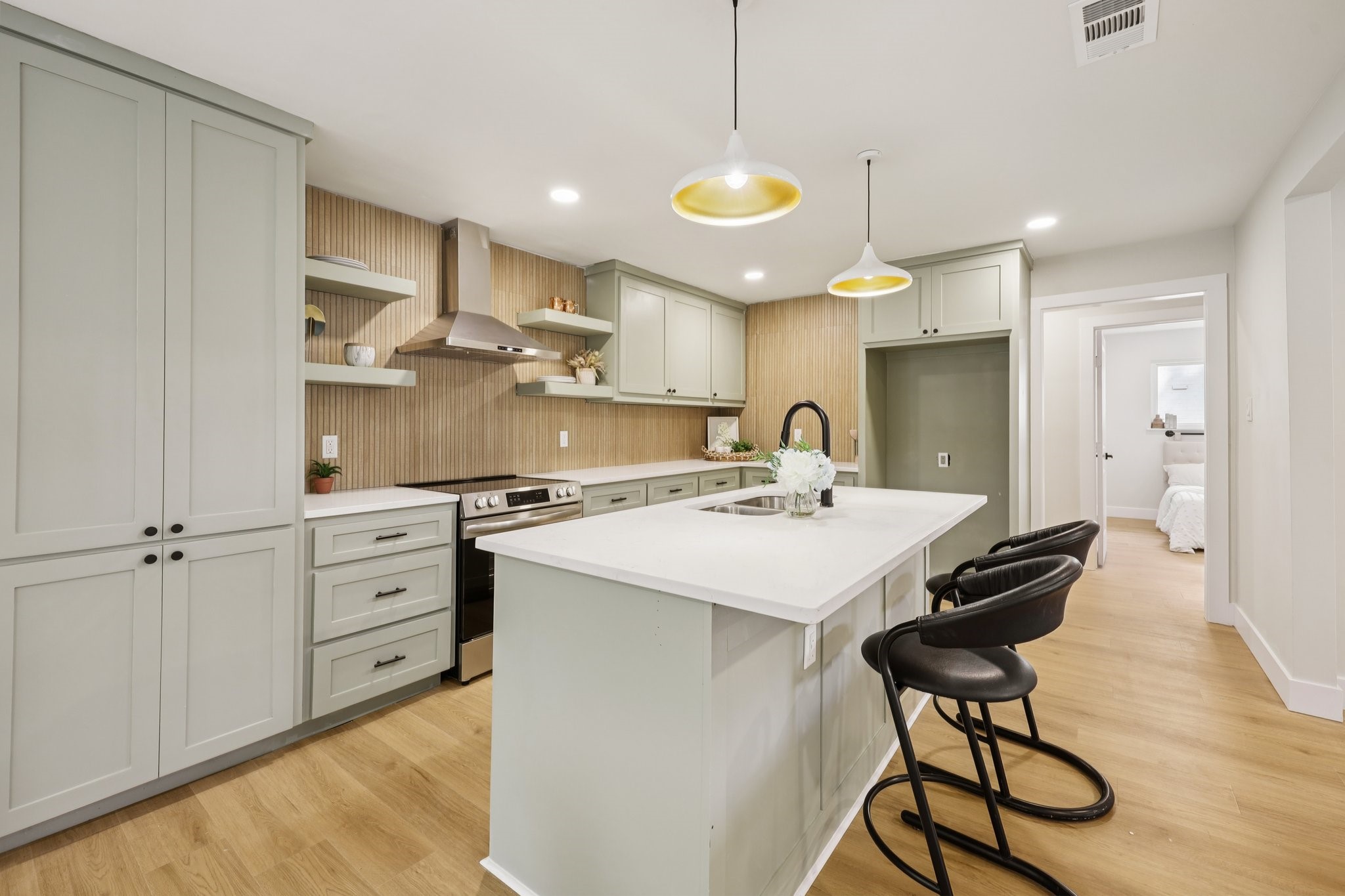 2121 Forest Oaks Drive