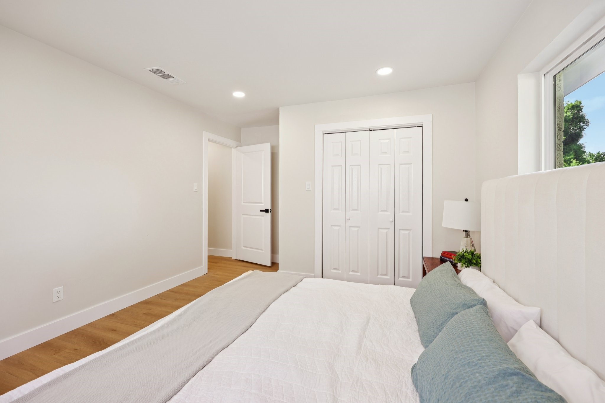 2121 Forest Oaks Drive