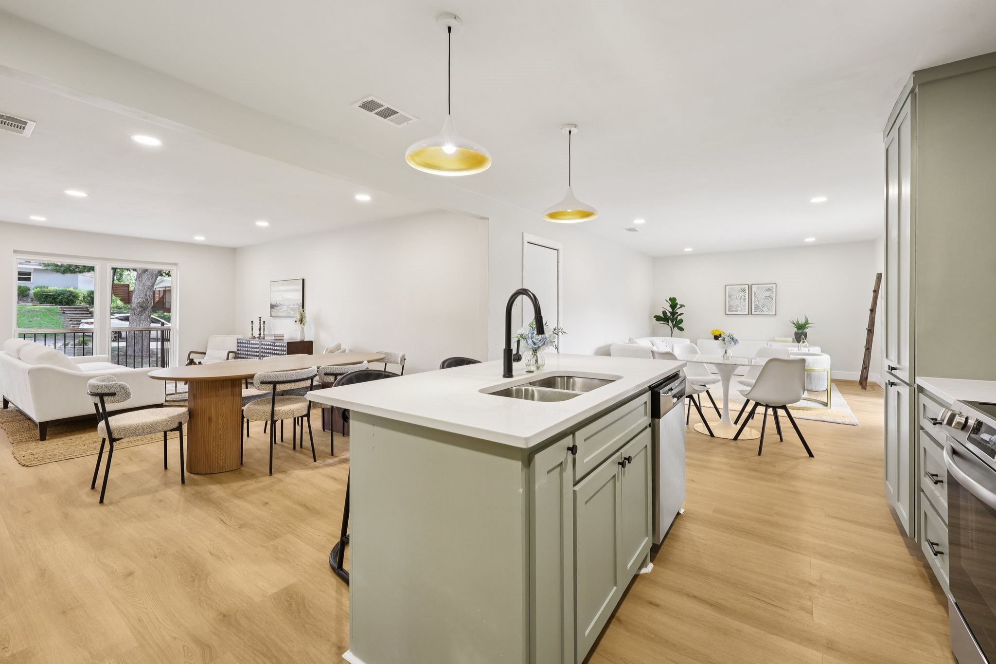 2121 Forest Oaks Drive