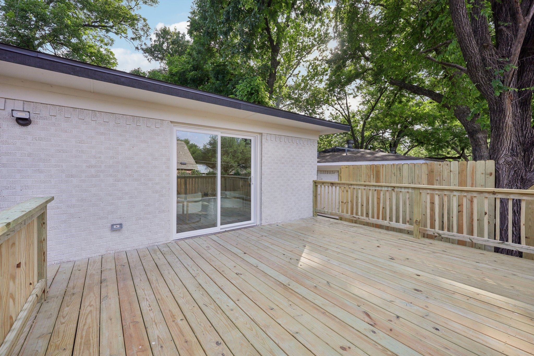 2121 Forest Oaks Drive