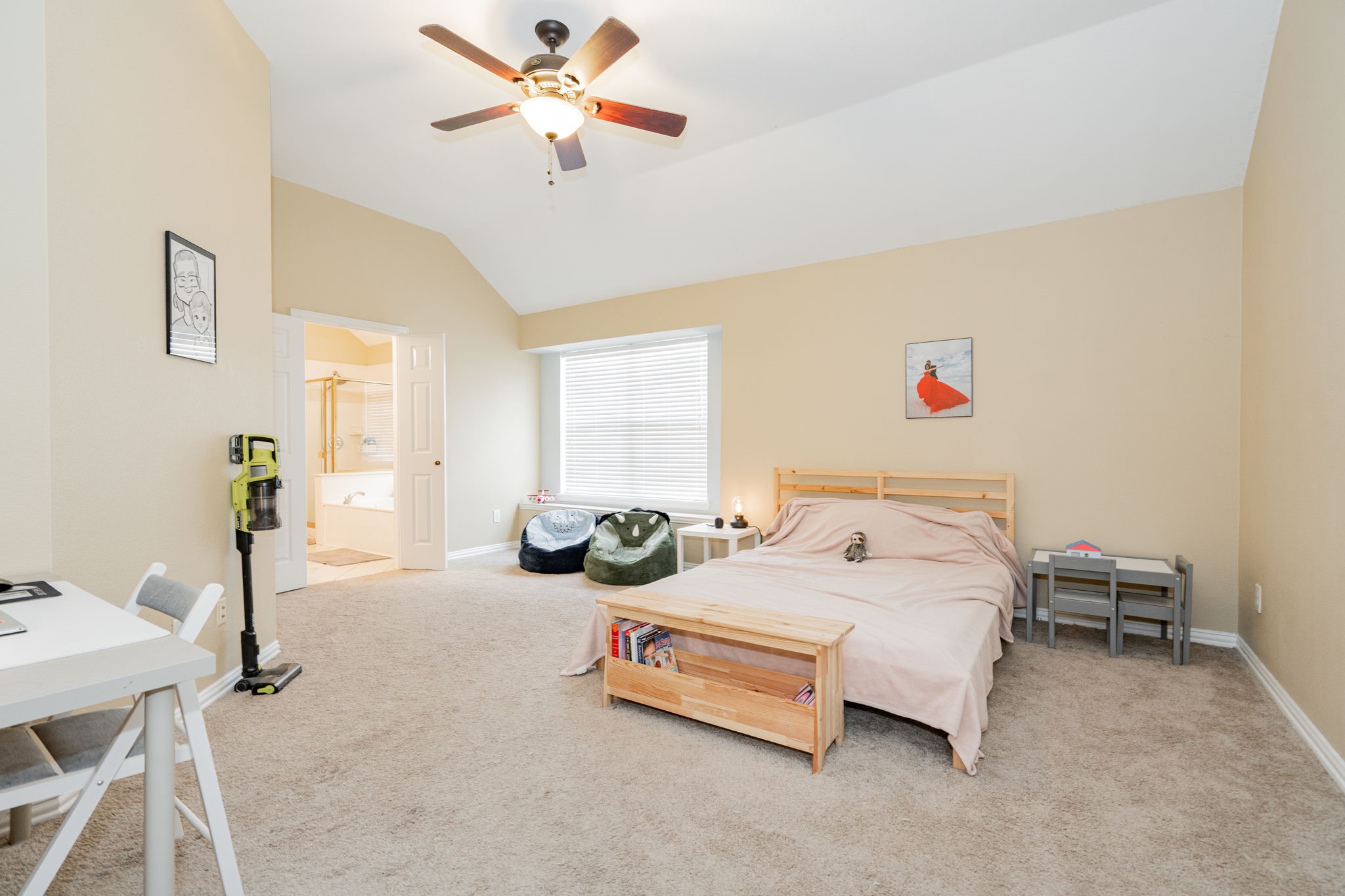 8125 Springmoss