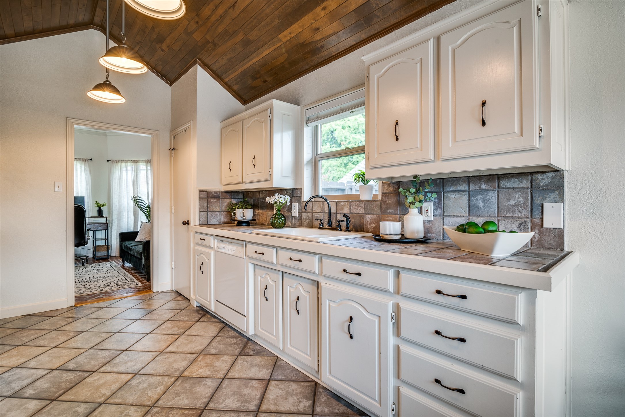 503 Rustic Circle