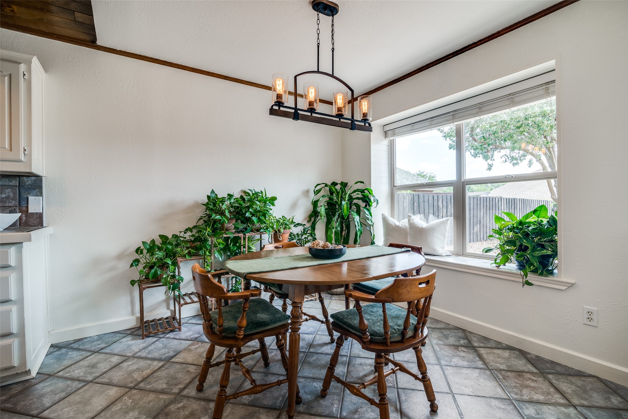 503 Rustic Circle