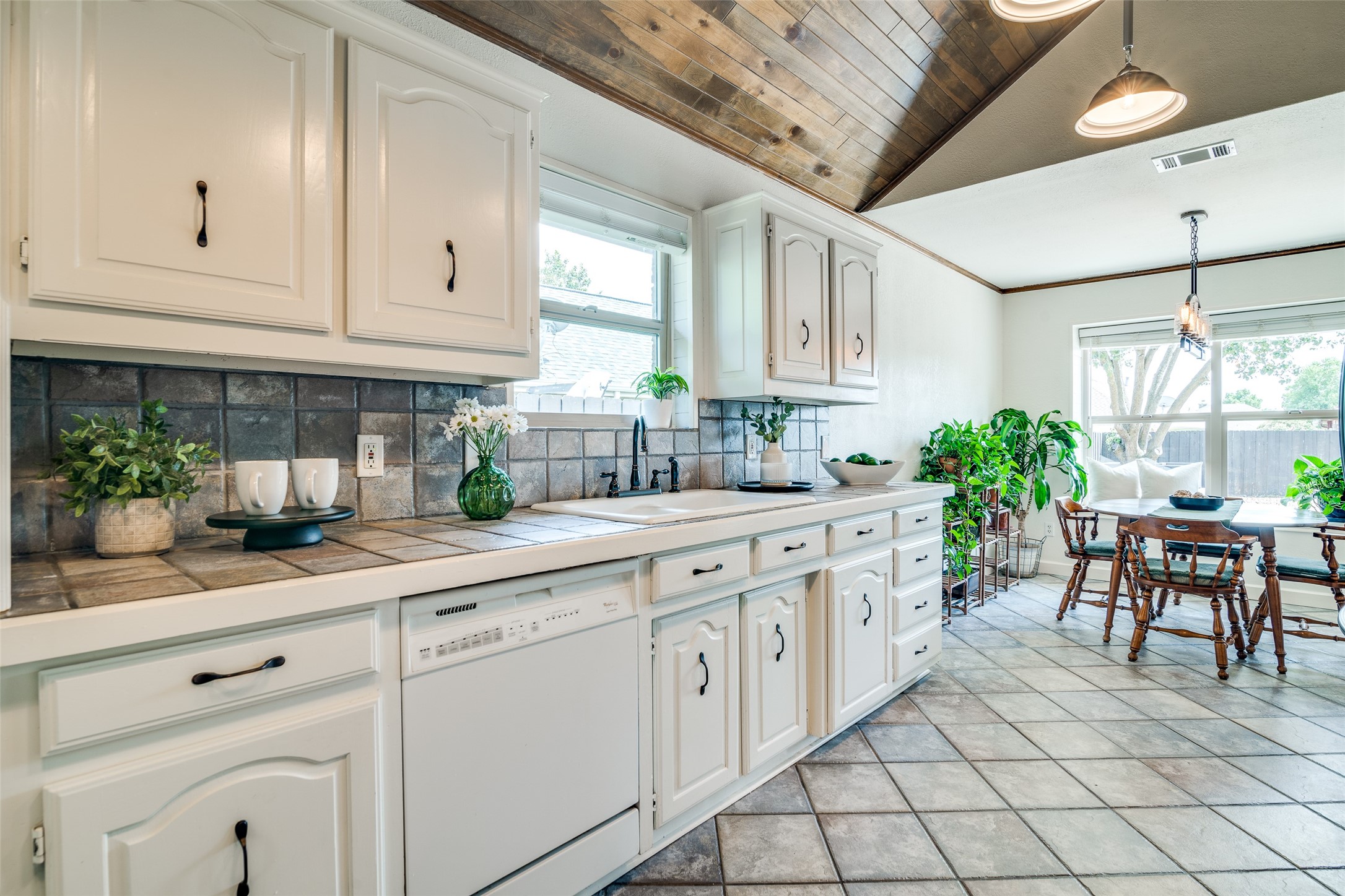 503 Rustic Circle
