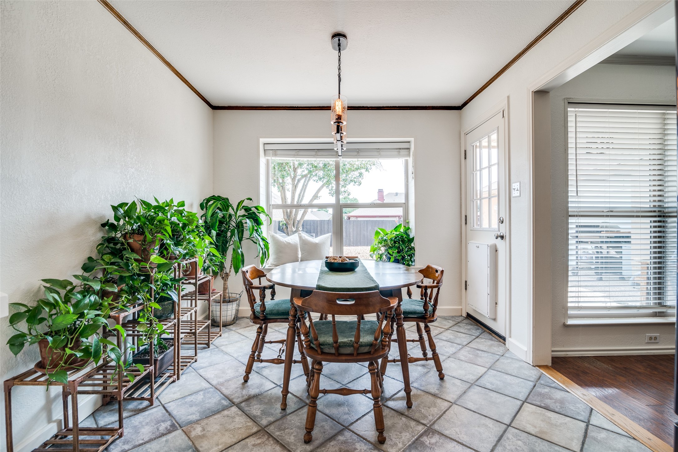 503 Rustic Circle