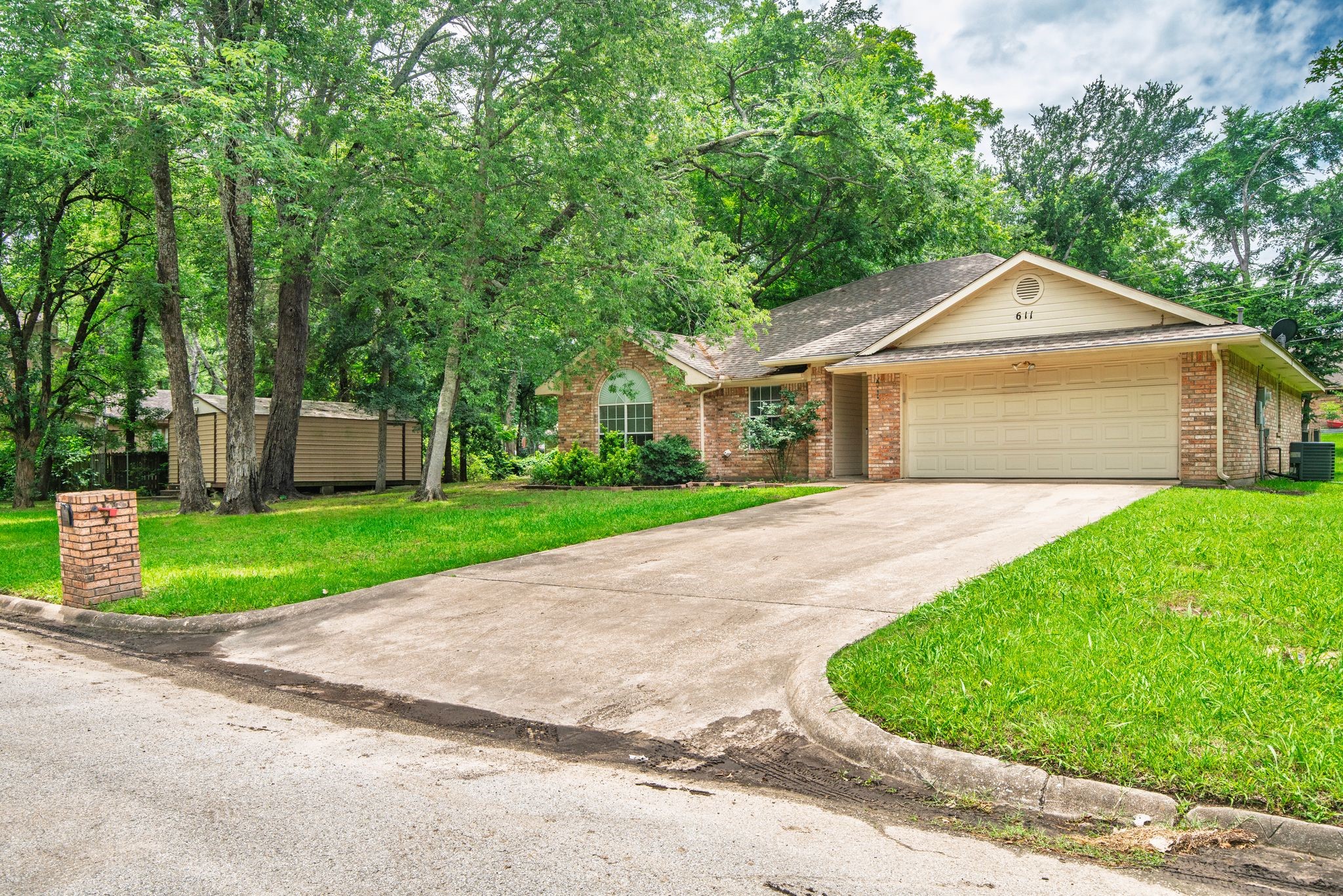 611 Tracy Street