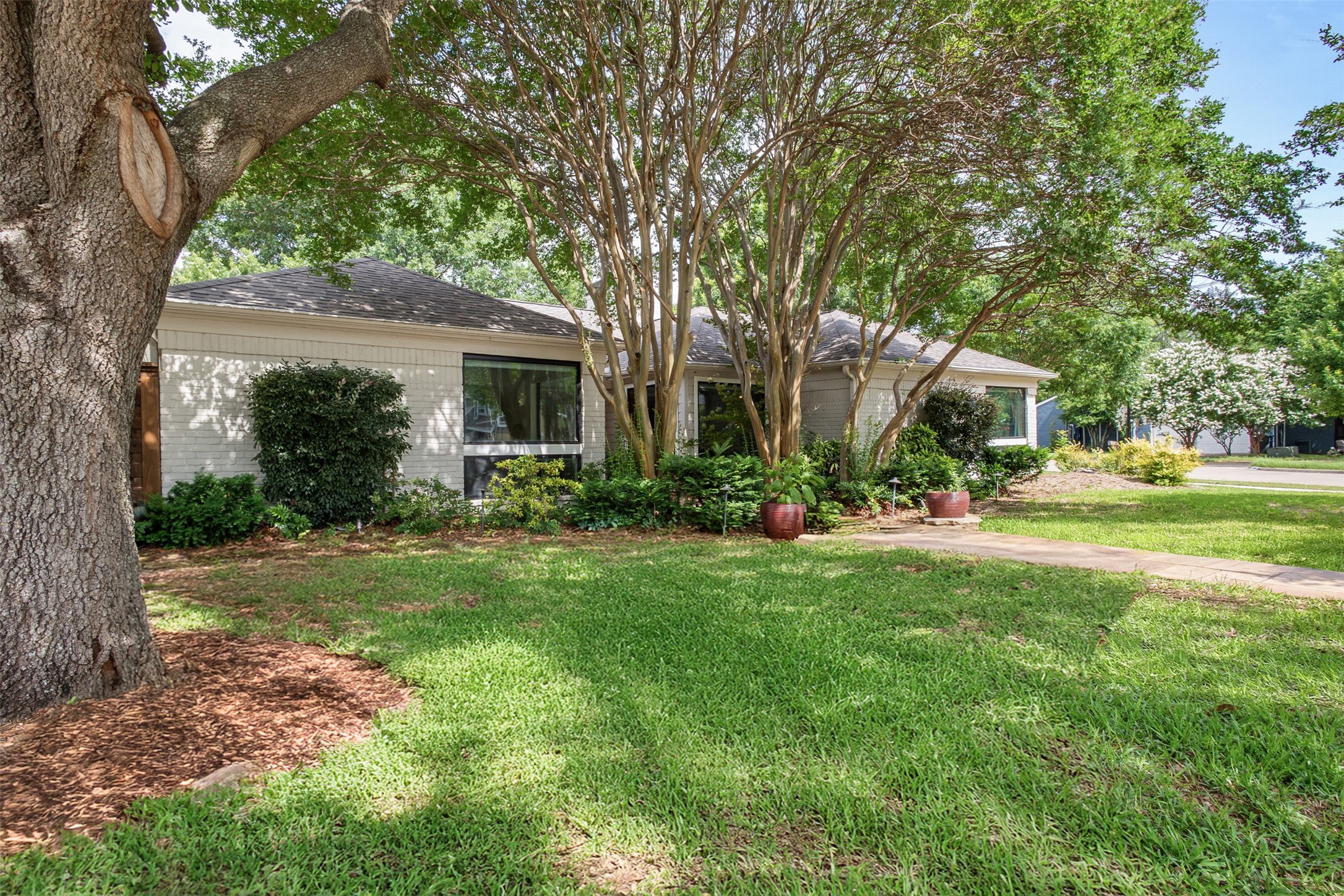 3330 Creekbend Drive