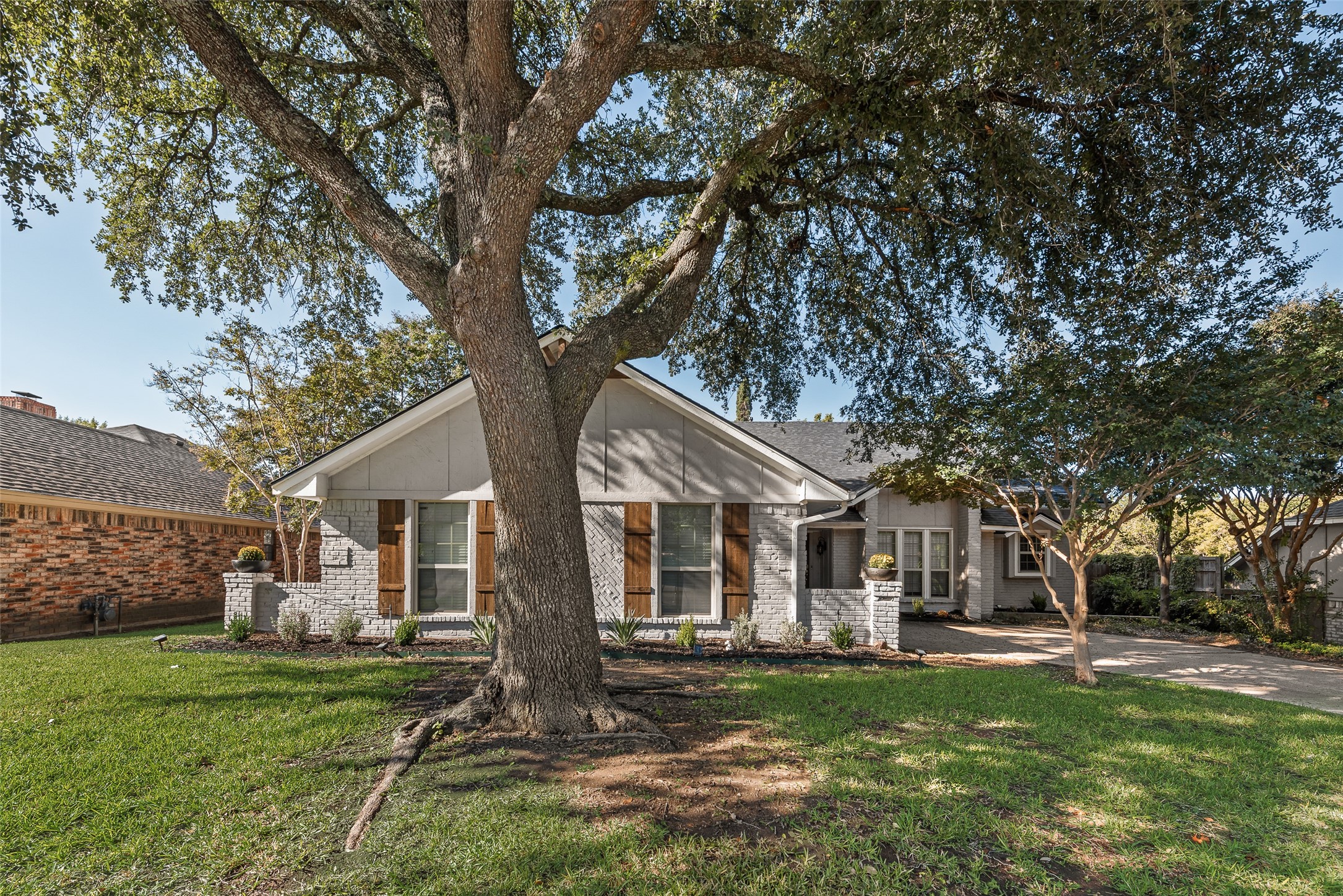 5604 Yacht Club Drive