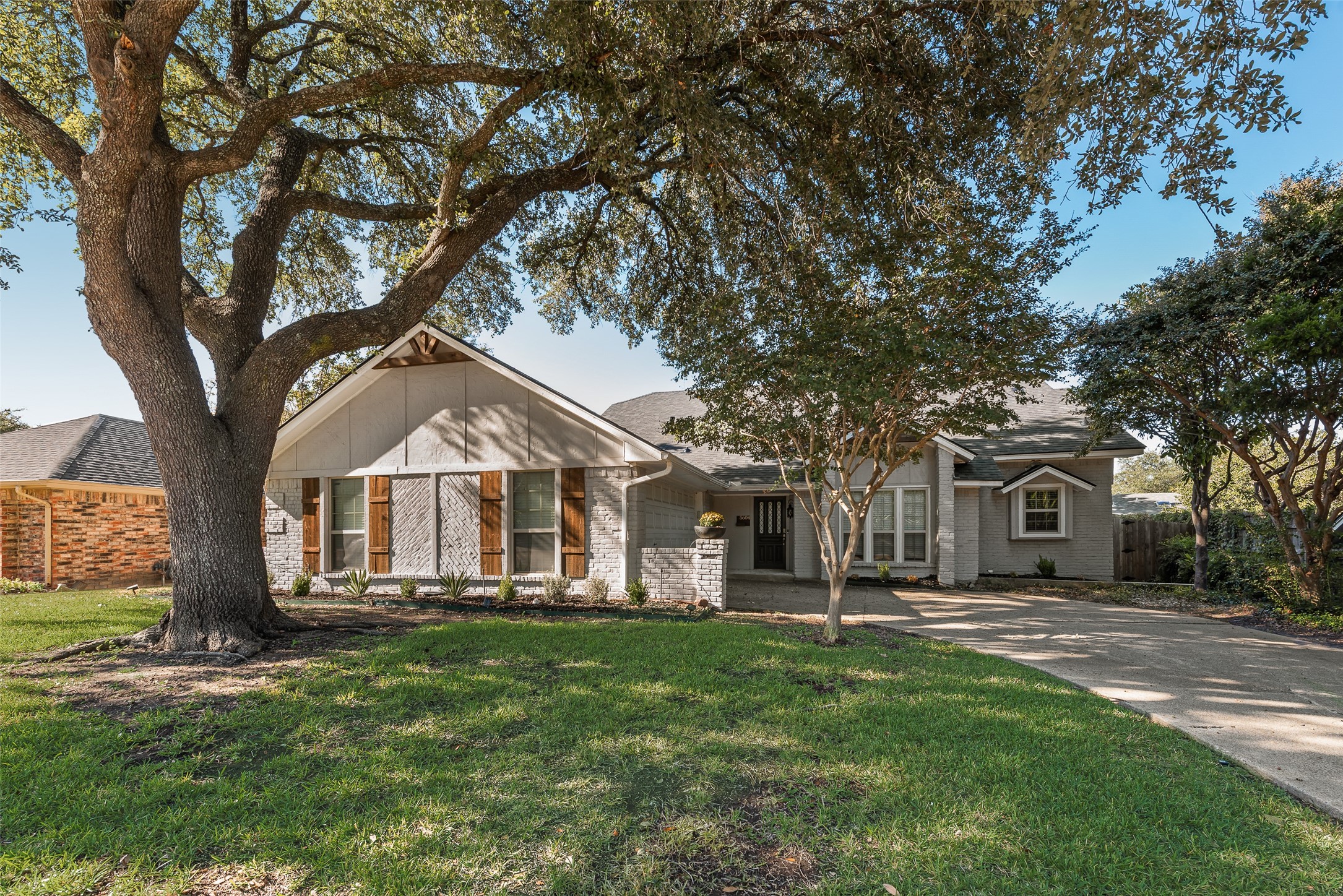 5604 Yacht Club Drive