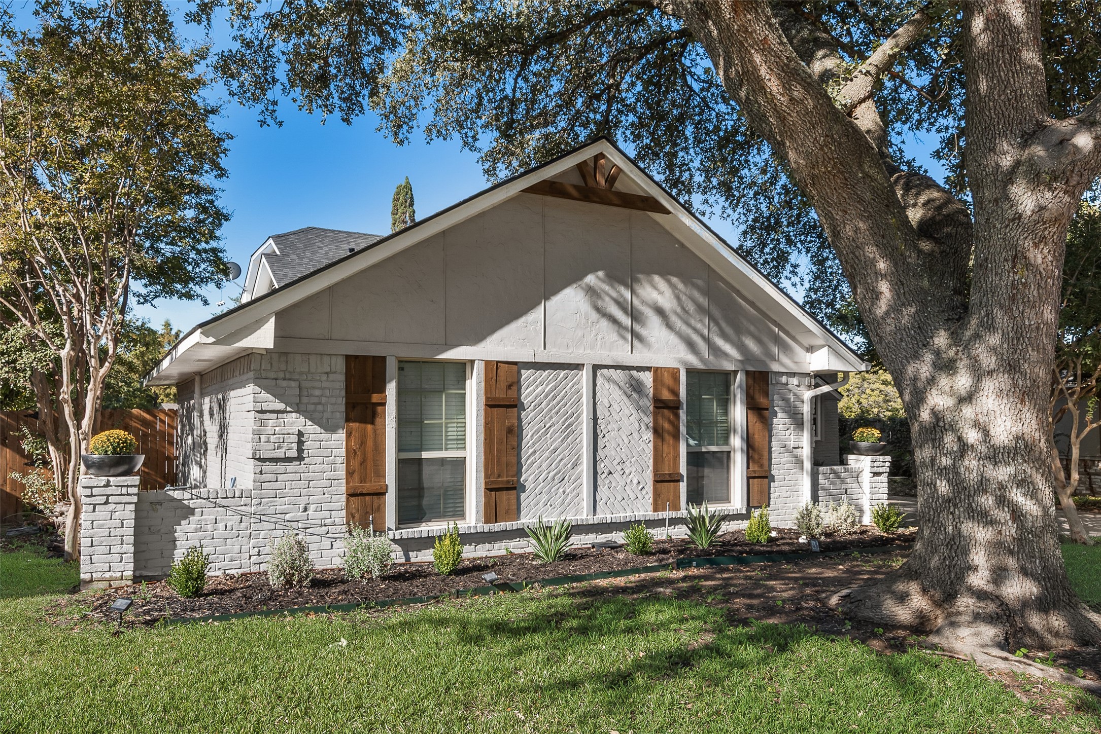 5604 Yacht Club Drive