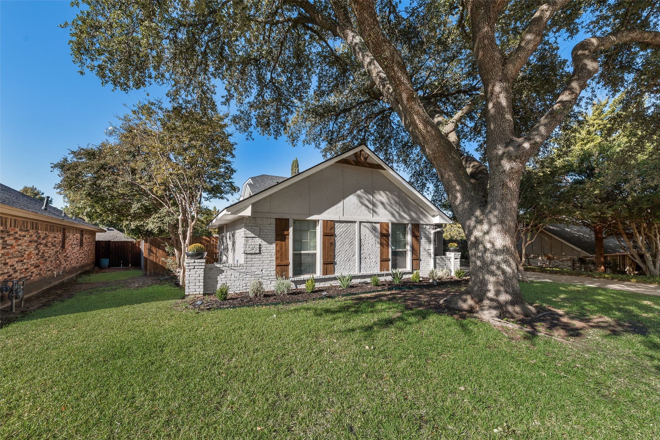 5604 Yacht Club Drive