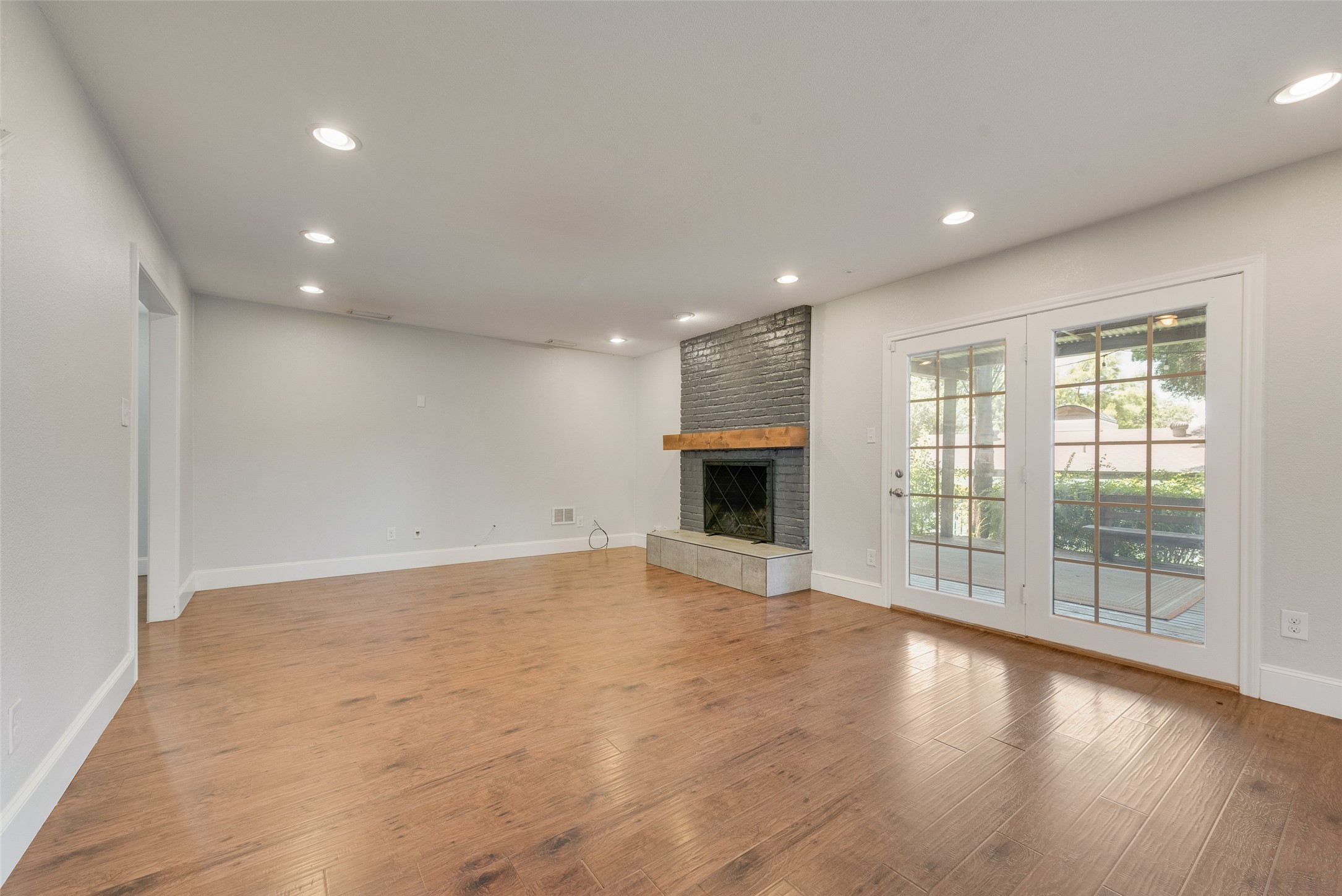 5604 Yacht Club Drive