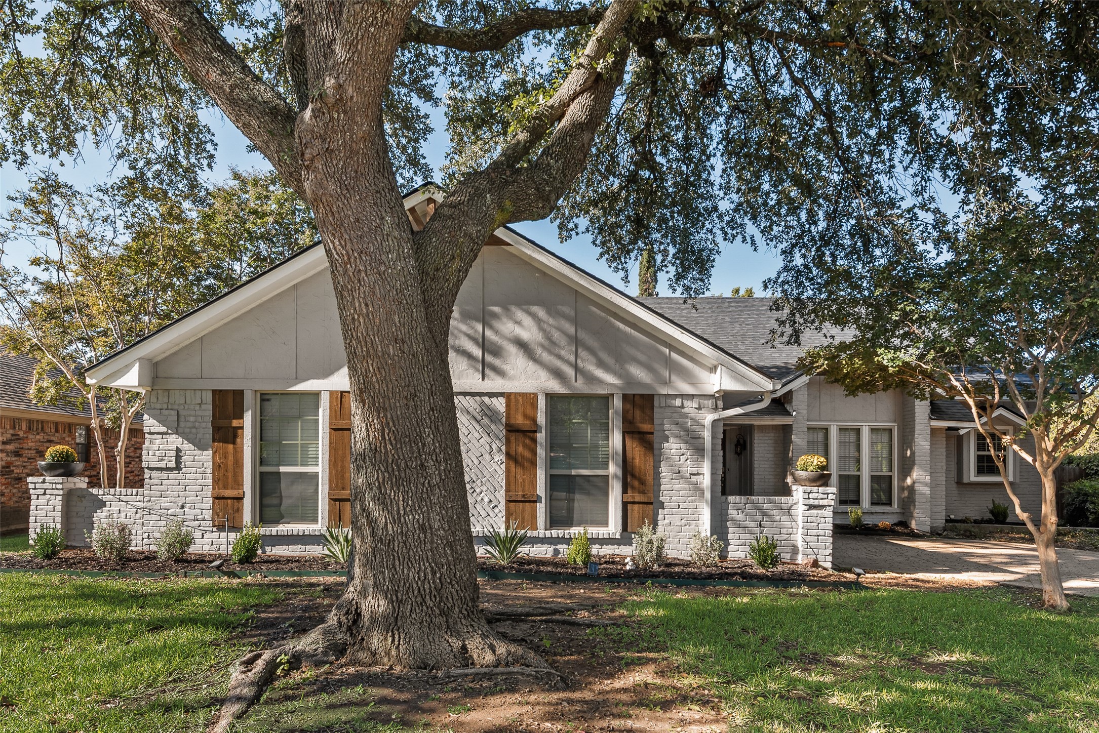 5604 Yacht Club Drive