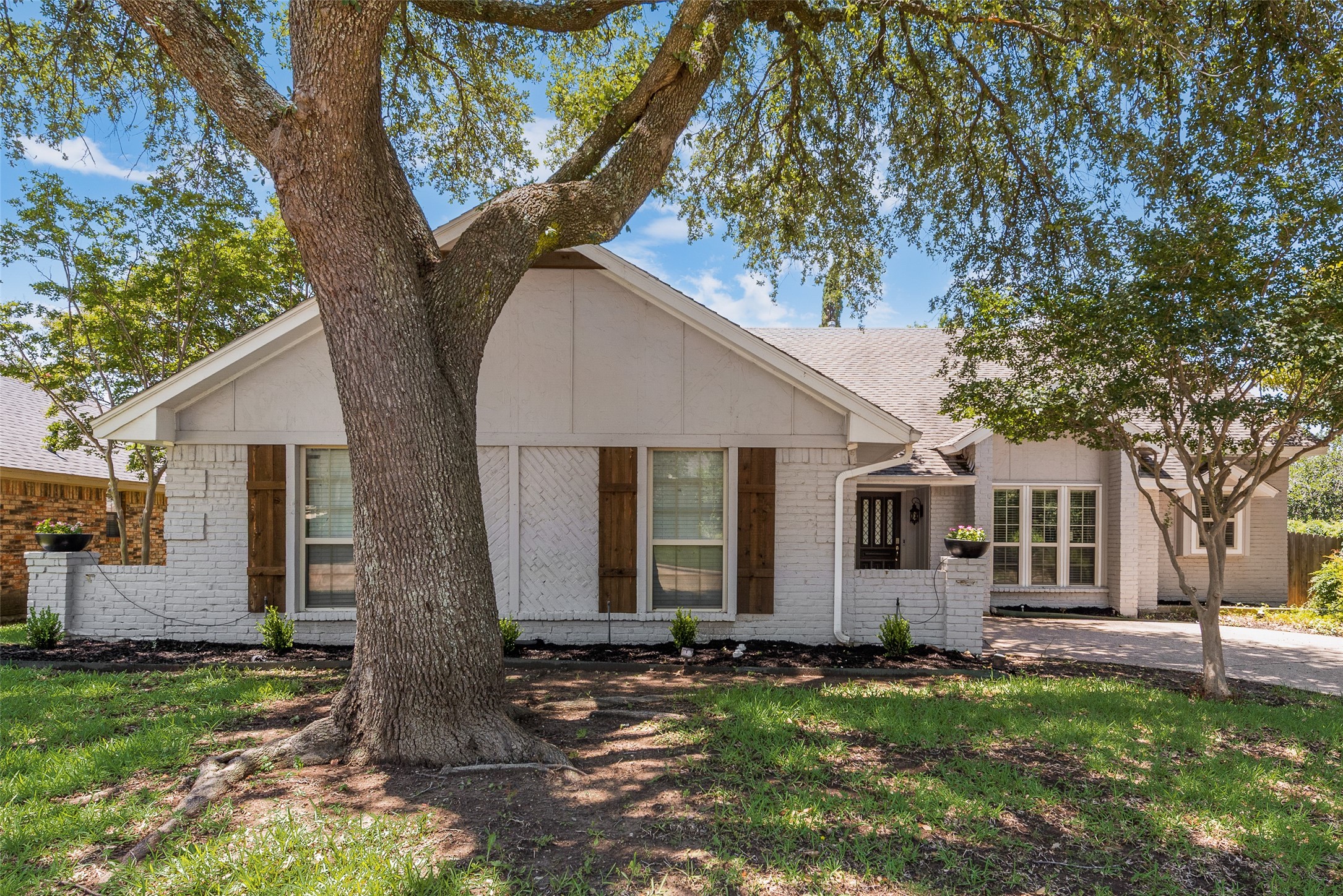 5604 Yacht Club Drive