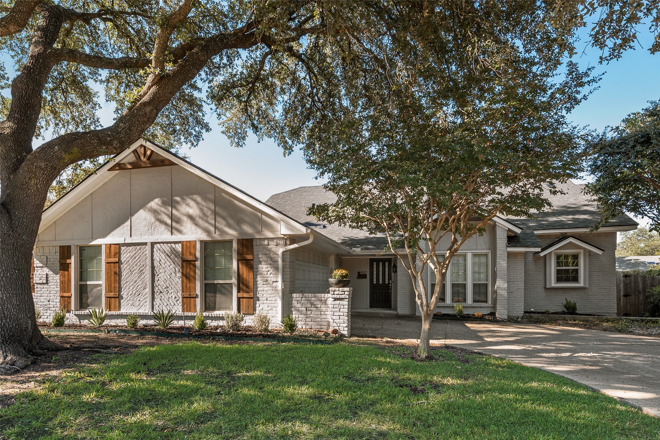 5604 Yacht Club Drive