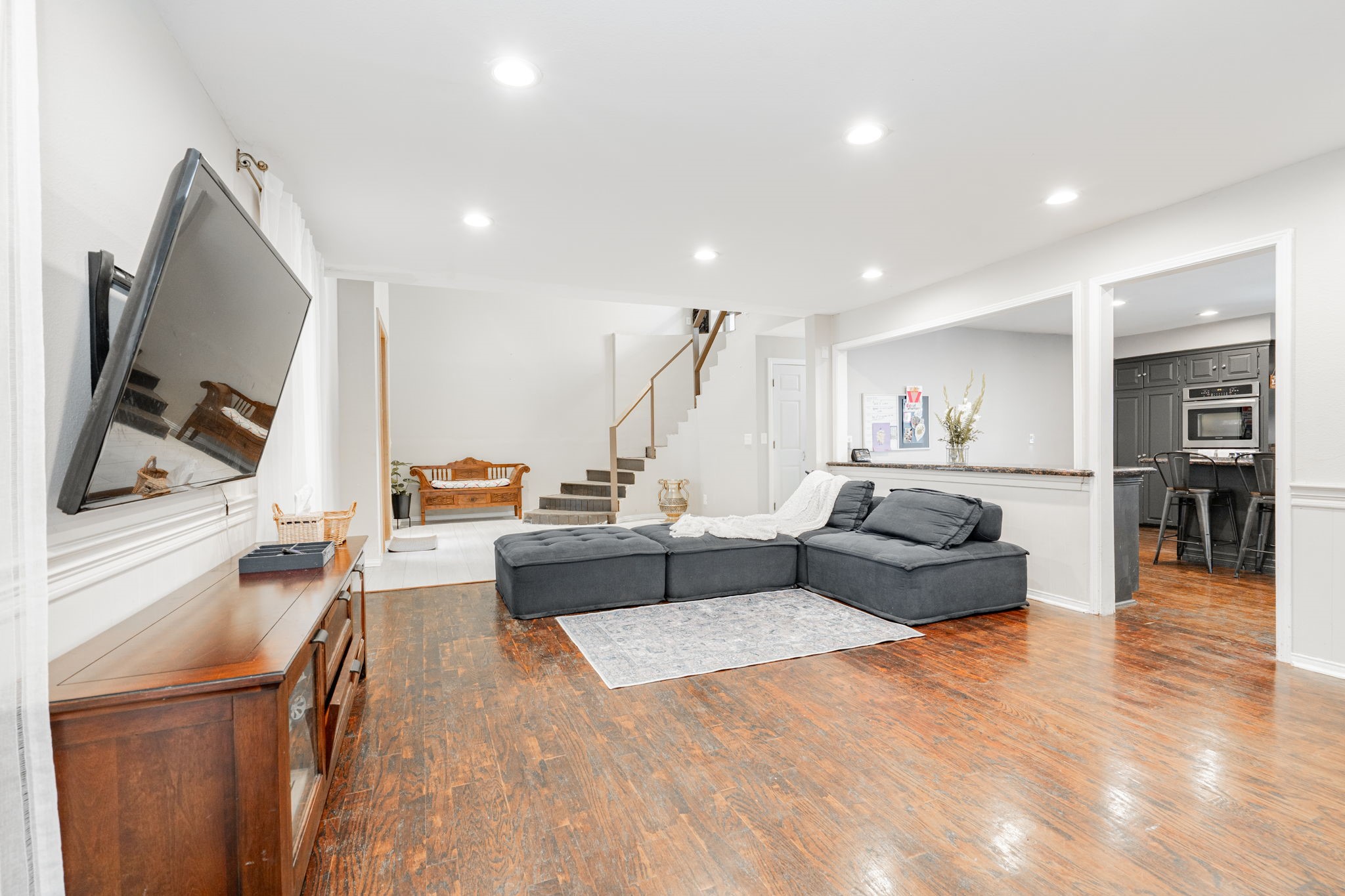 3422 Lakeside Drive