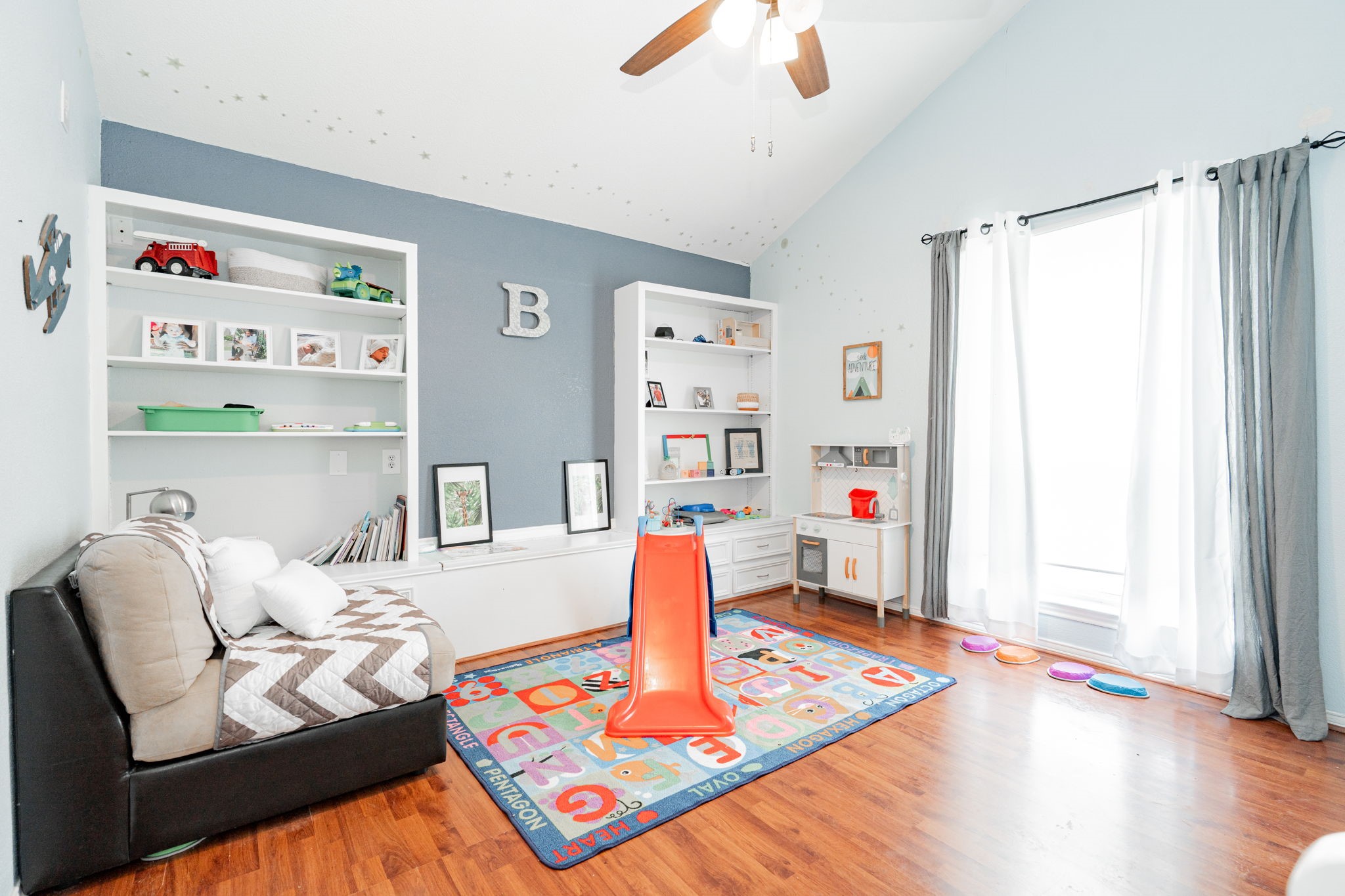 3422 Lakeside Drive
