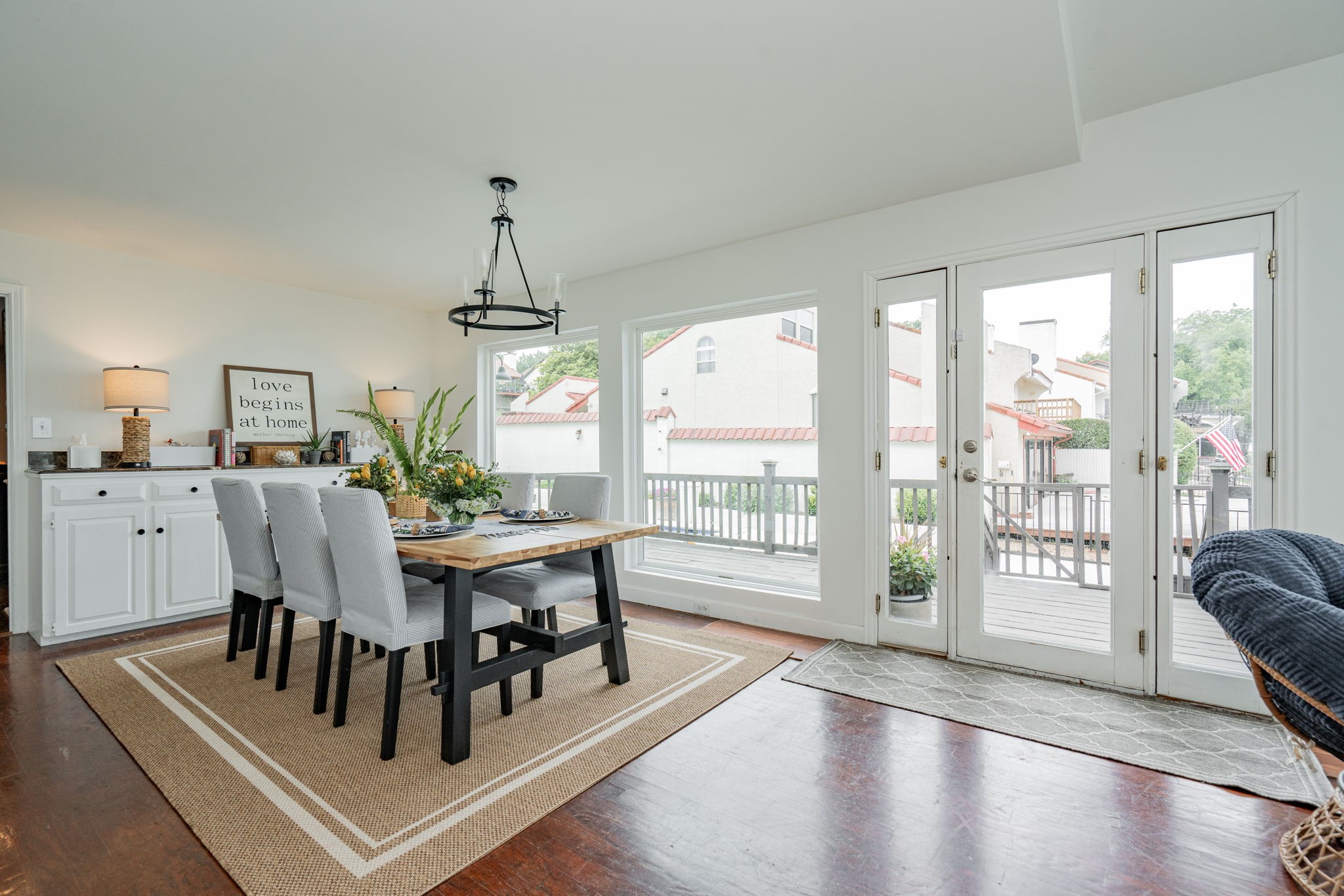 3422 Lakeside Drive