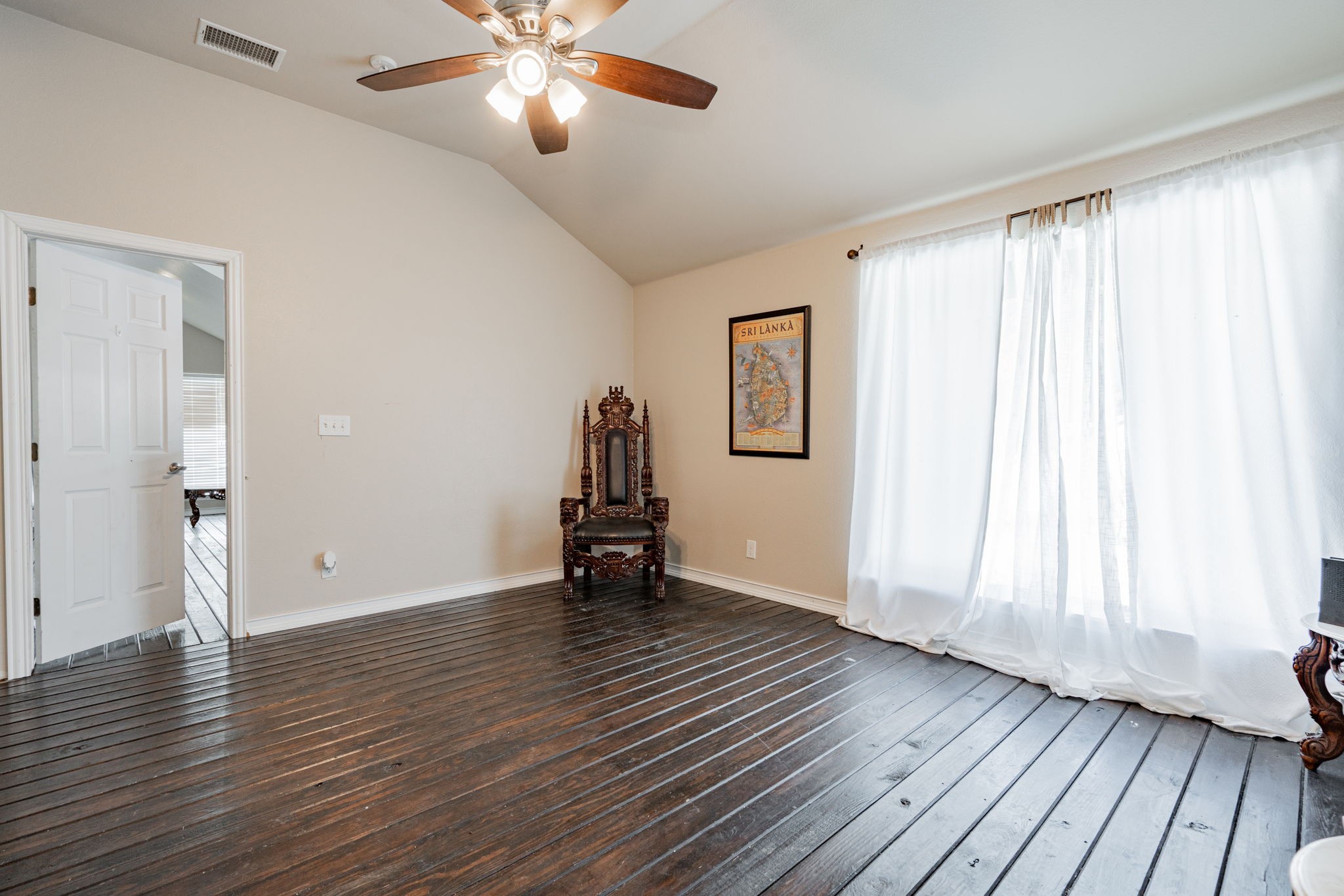 3422 Lakeside Drive