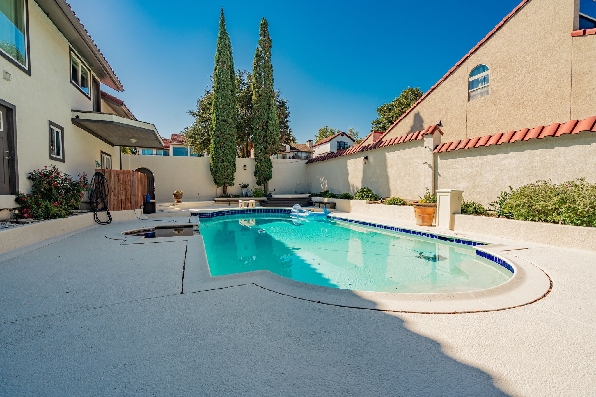 3422 Lakeside Drive
