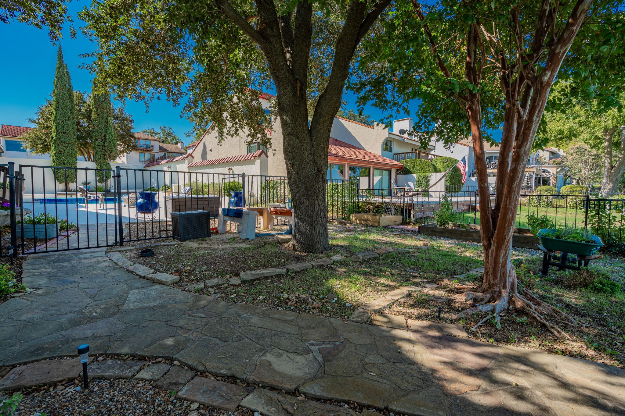 3422 Lakeside Drive