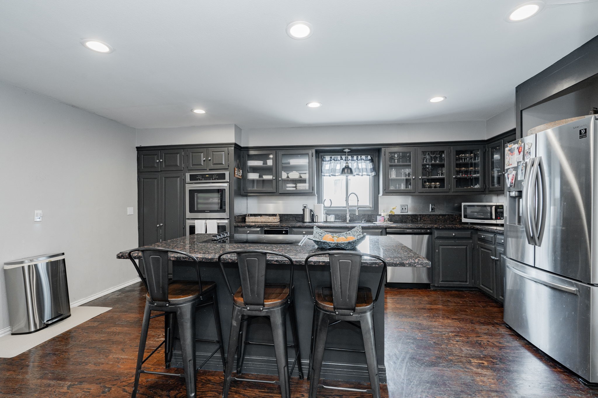 3422 Lakeside Drive