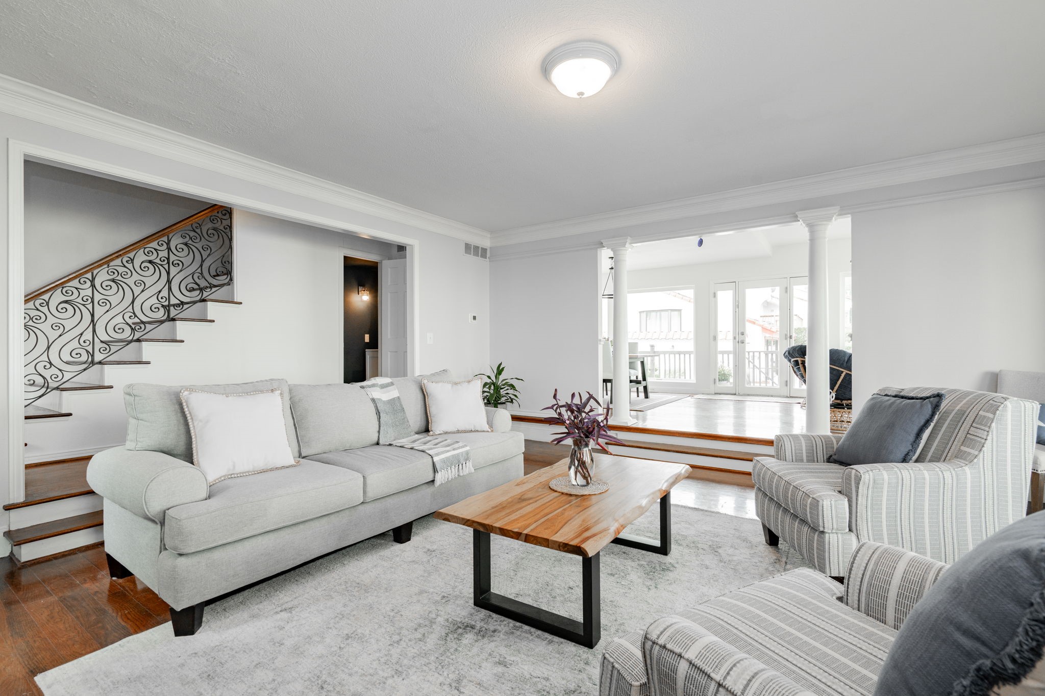 3422 Lakeside Drive