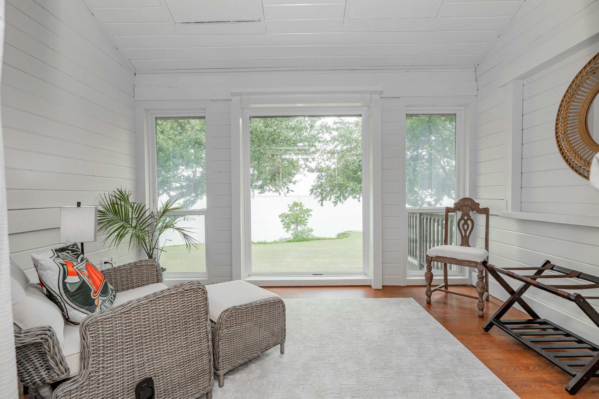 3422 Lakeside Drive