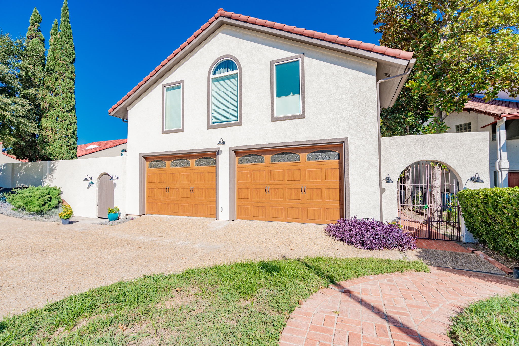 3422 Lakeside Drive