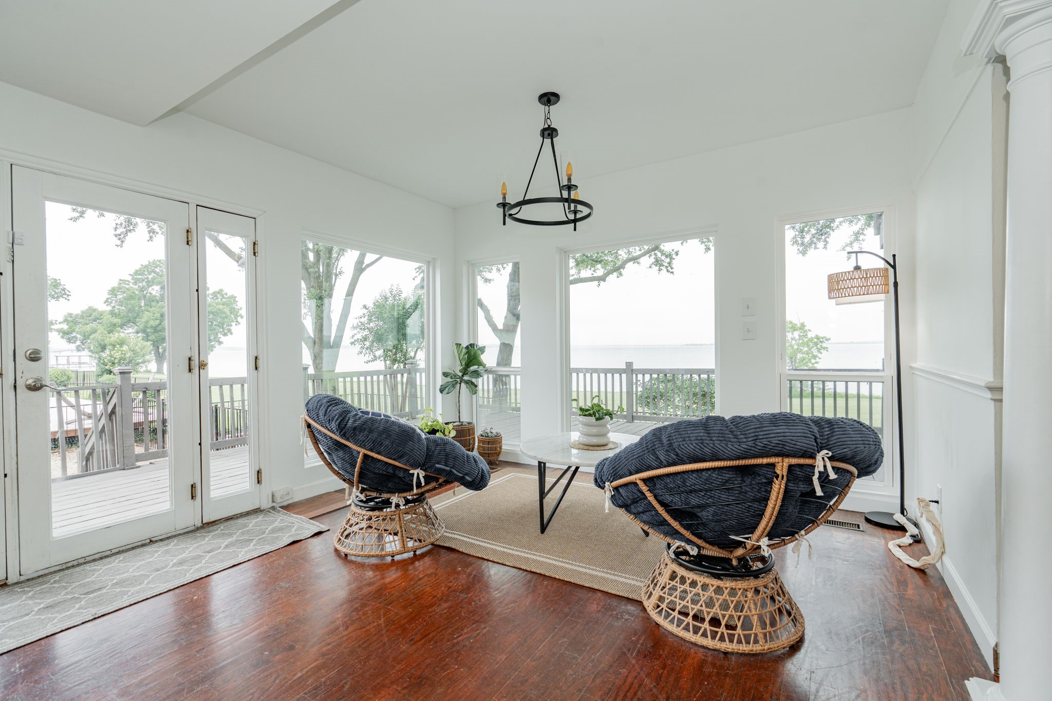 3422 Lakeside Drive