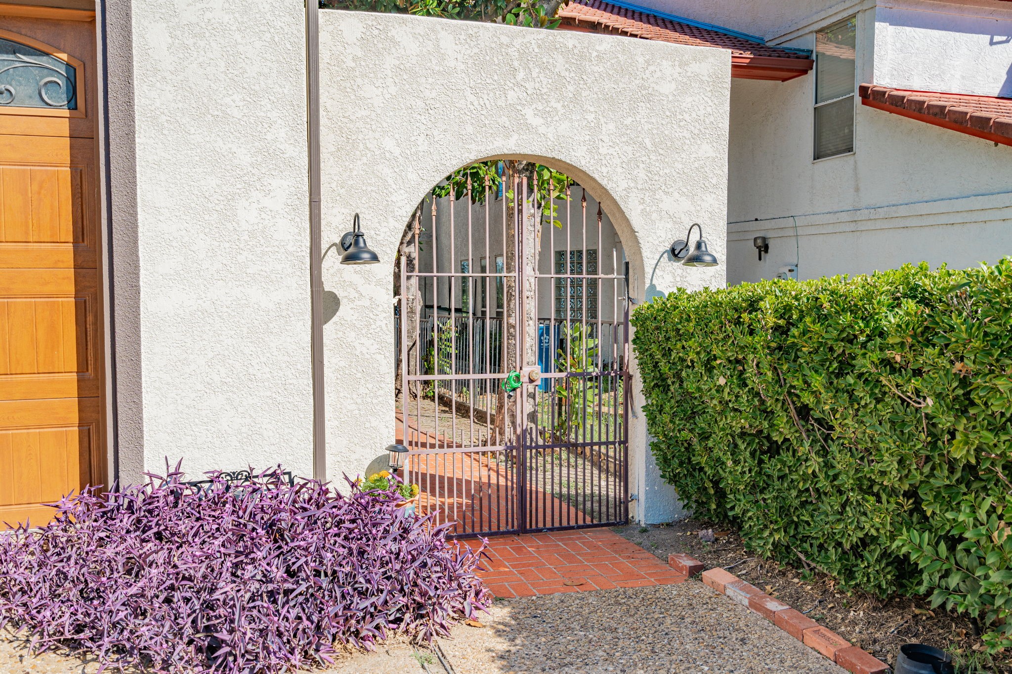 3422 Lakeside Drive