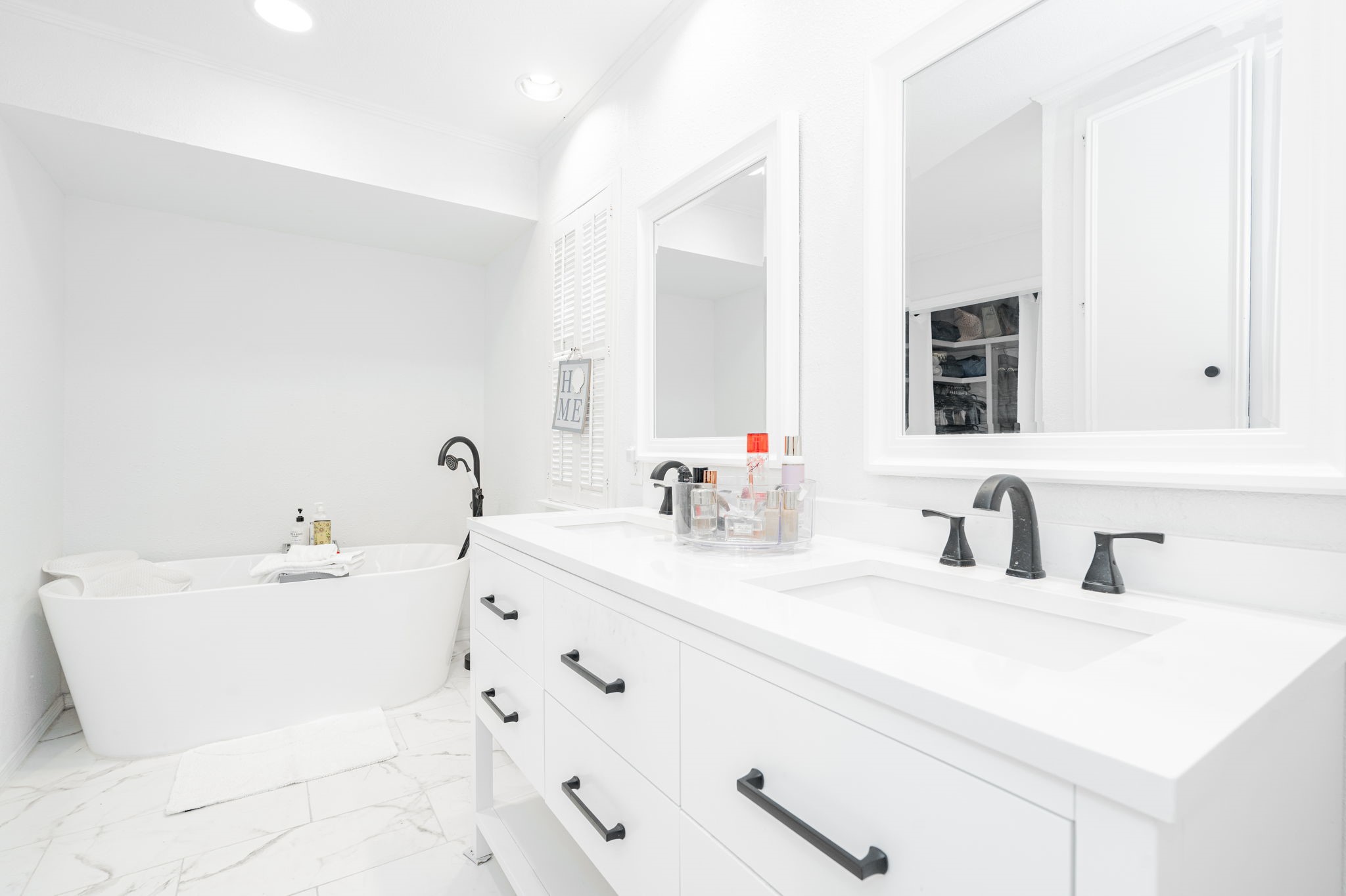 3422 Lakeside Drive