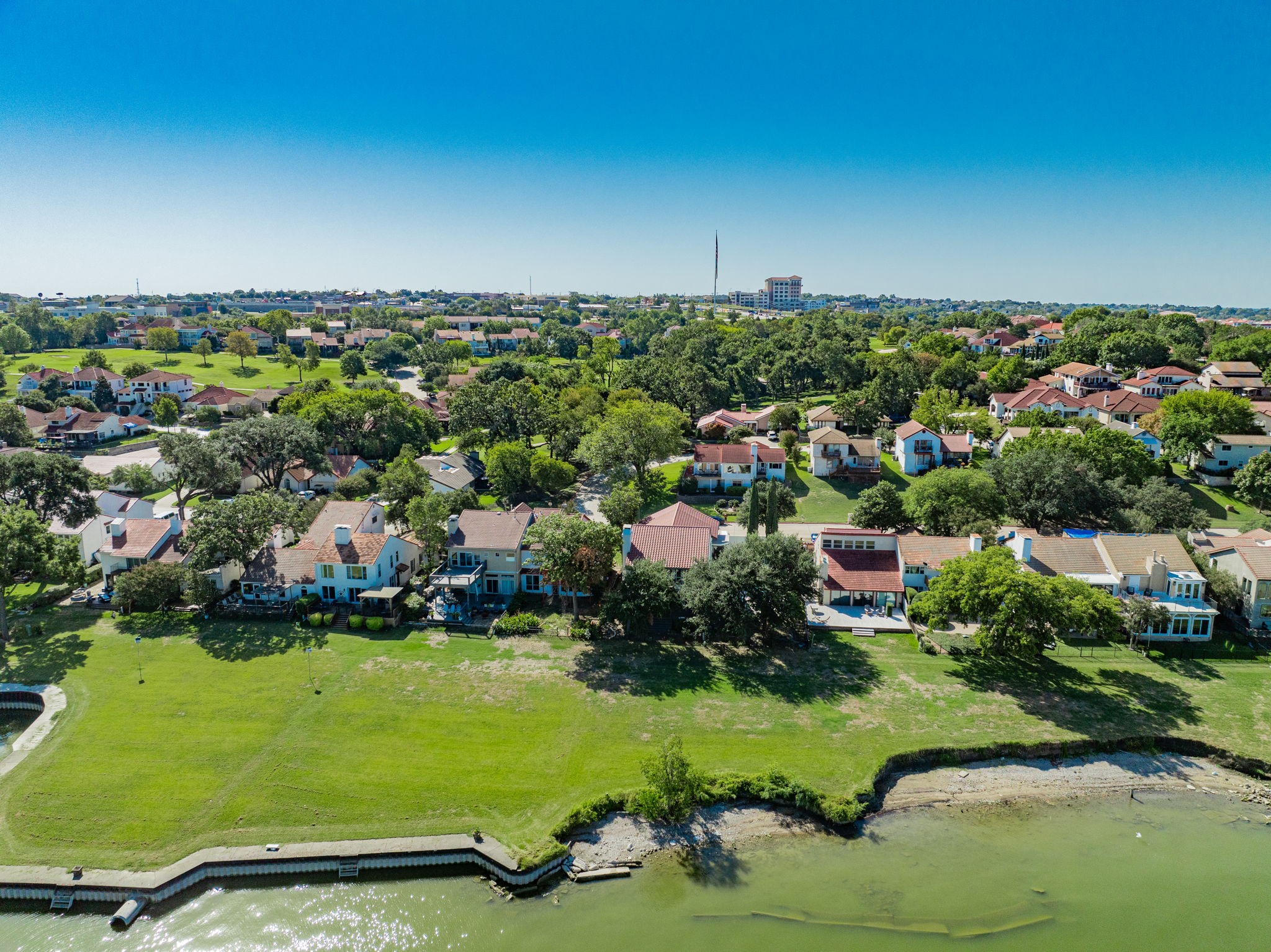 3422 Lakeside Drive