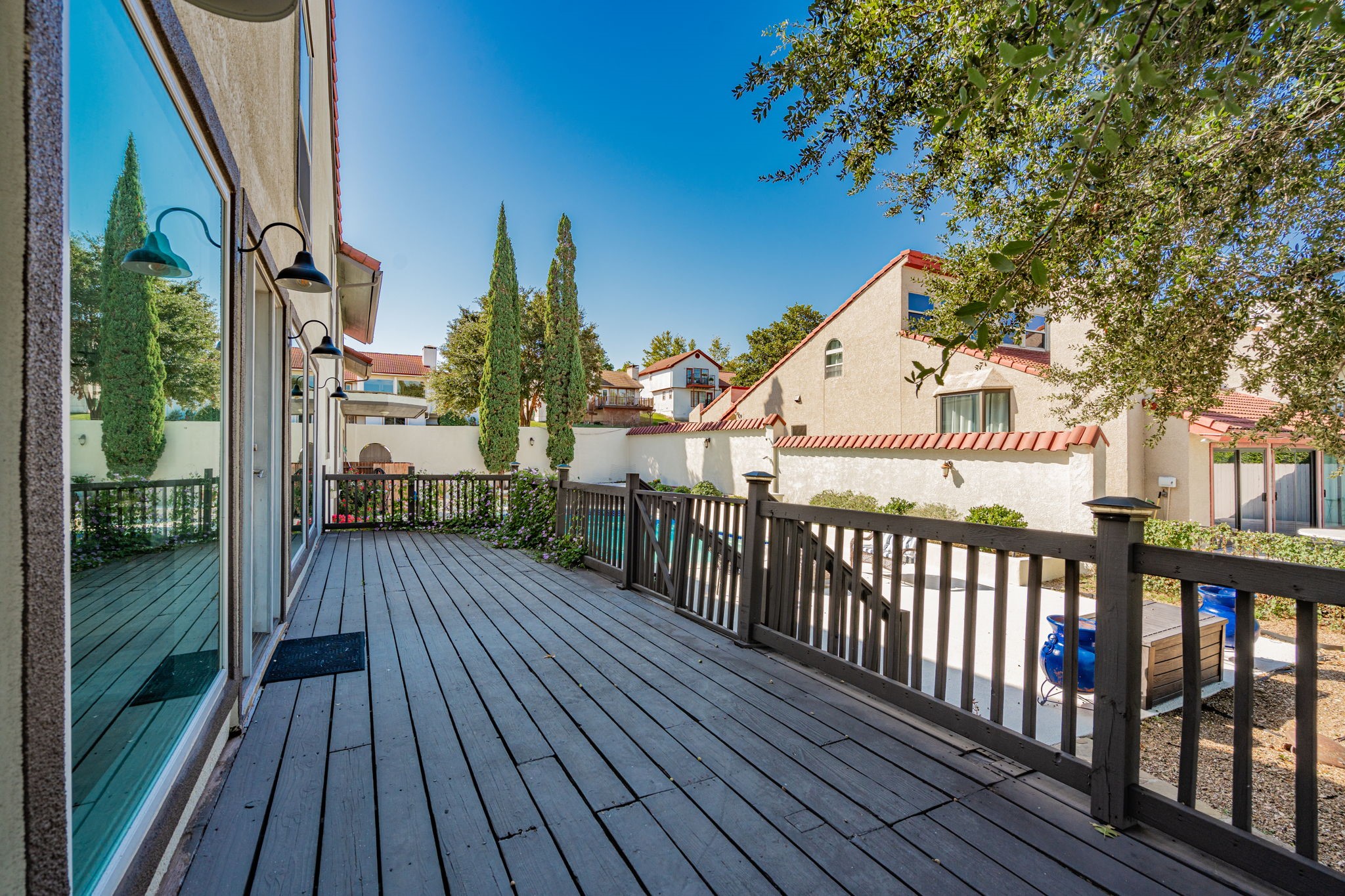 3422 Lakeside Drive