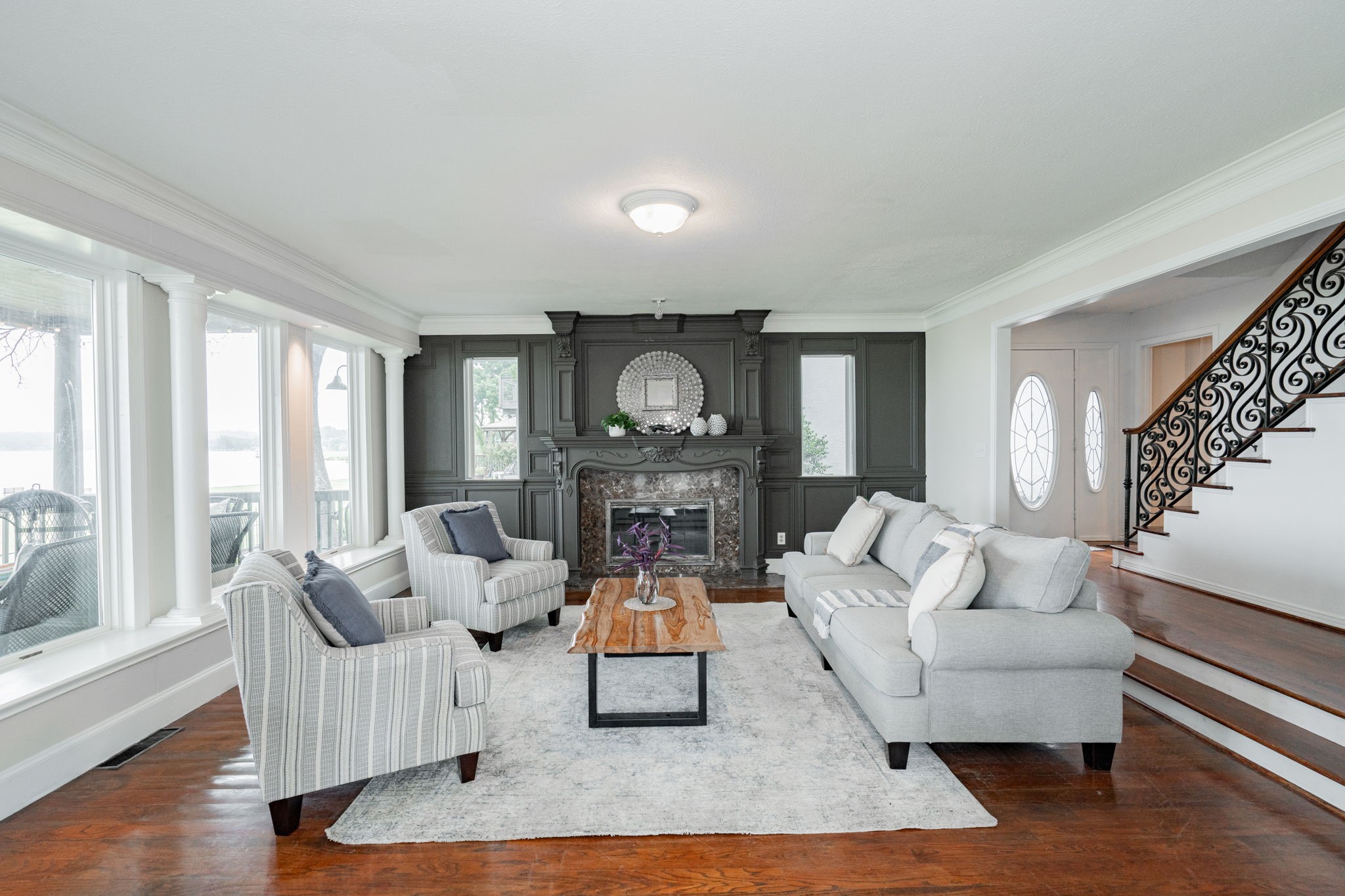 3422 Lakeside Drive