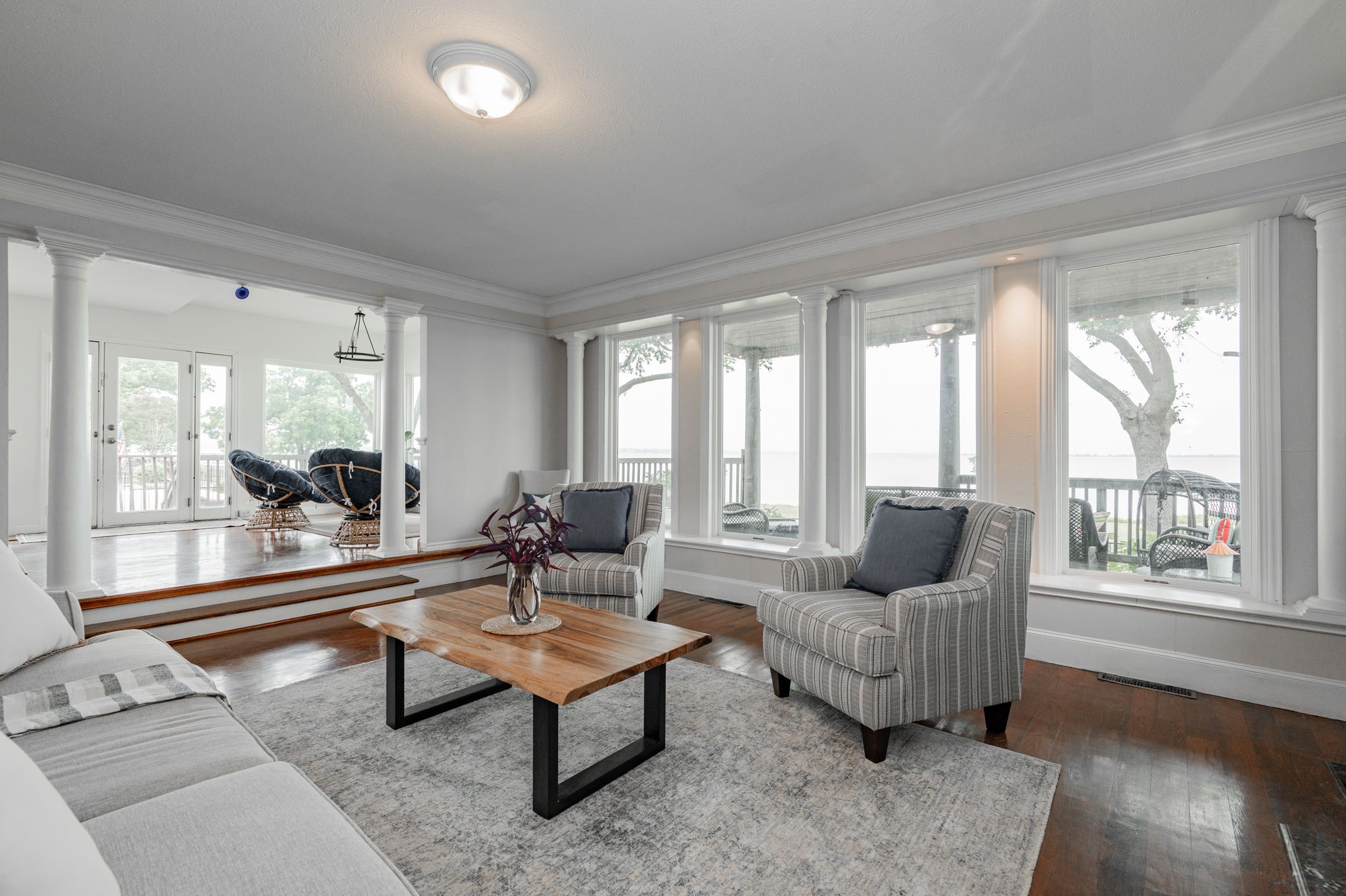 3422 Lakeside Drive