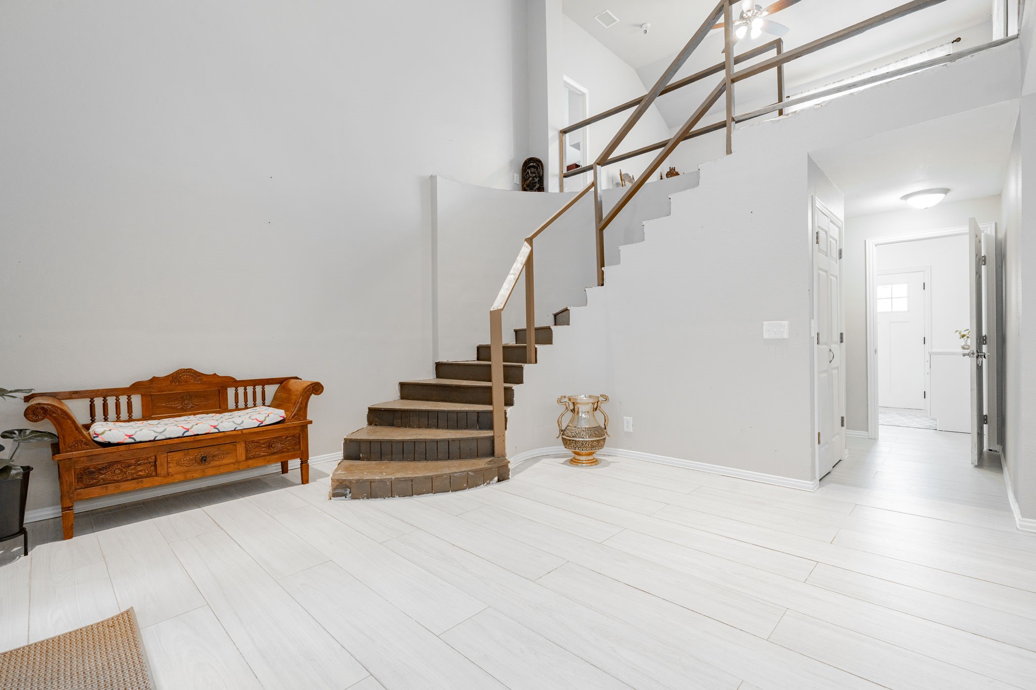 3422 Lakeside Drive