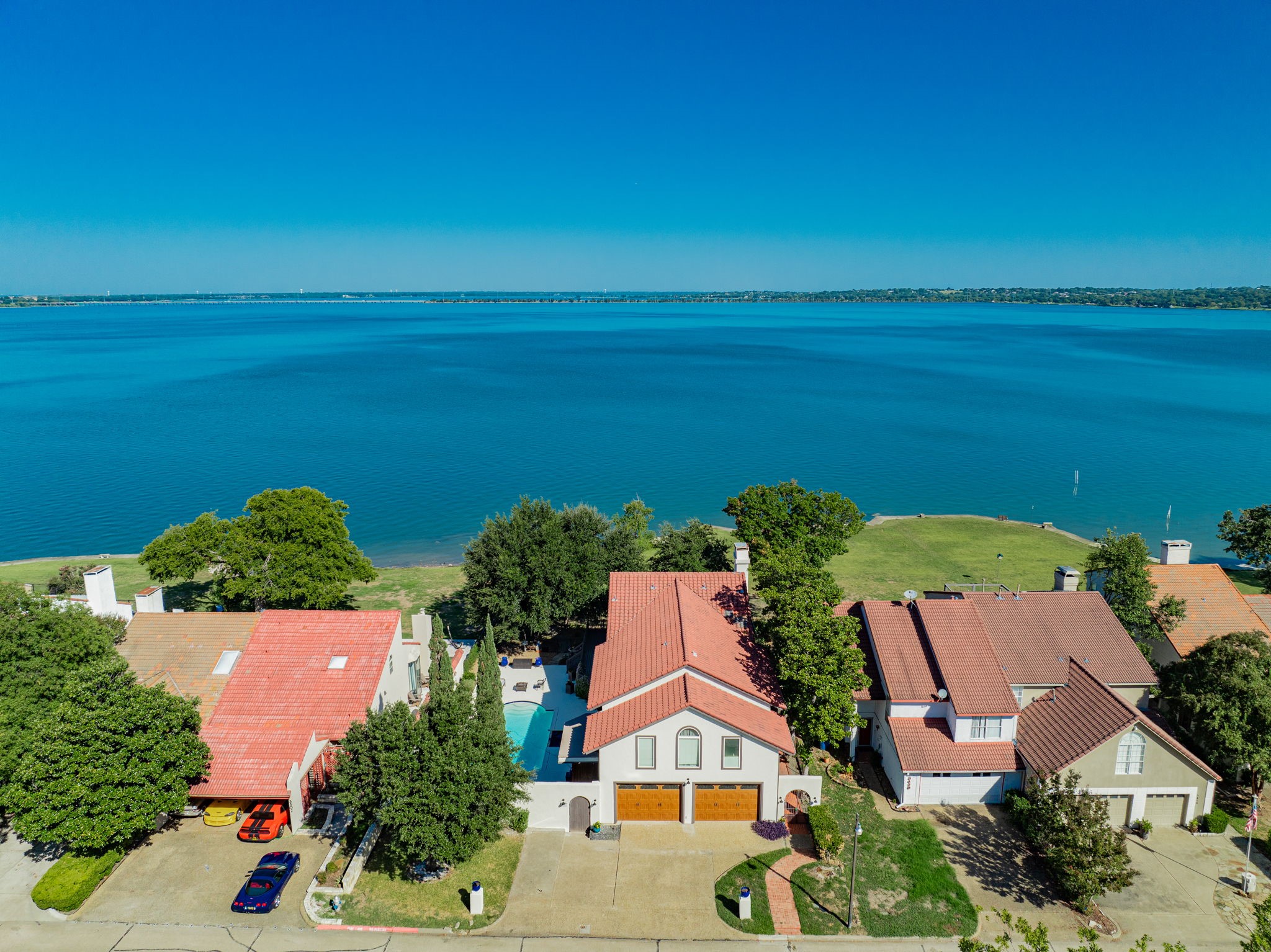 3422 Lakeside Drive