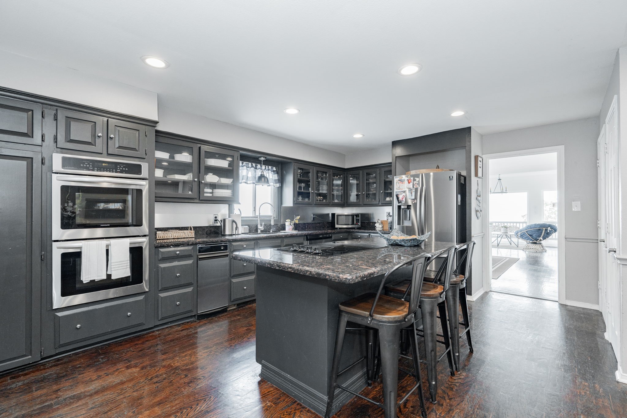 3422 Lakeside Drive