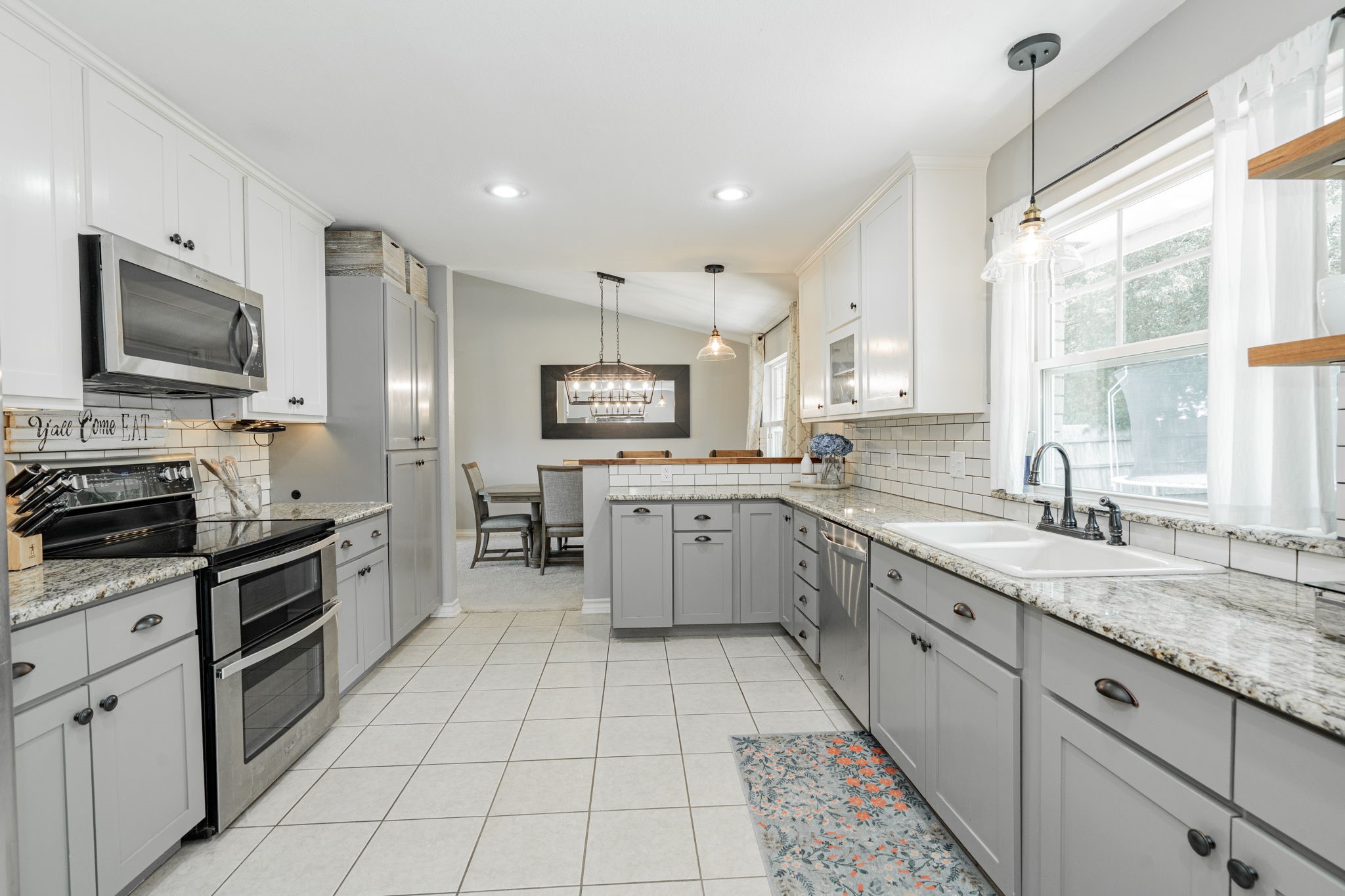 806 Twin View Street